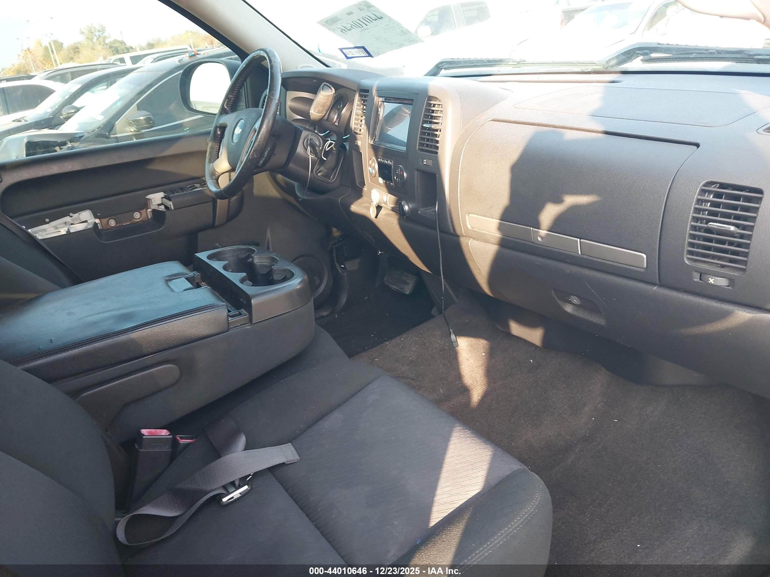 CHEVROLET SILVERADO image 5