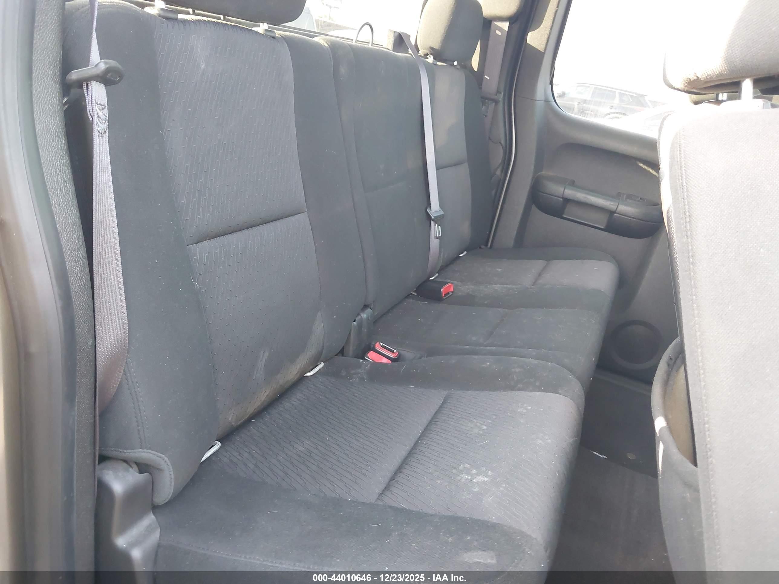 CHEVROLET SILVERADO image 8