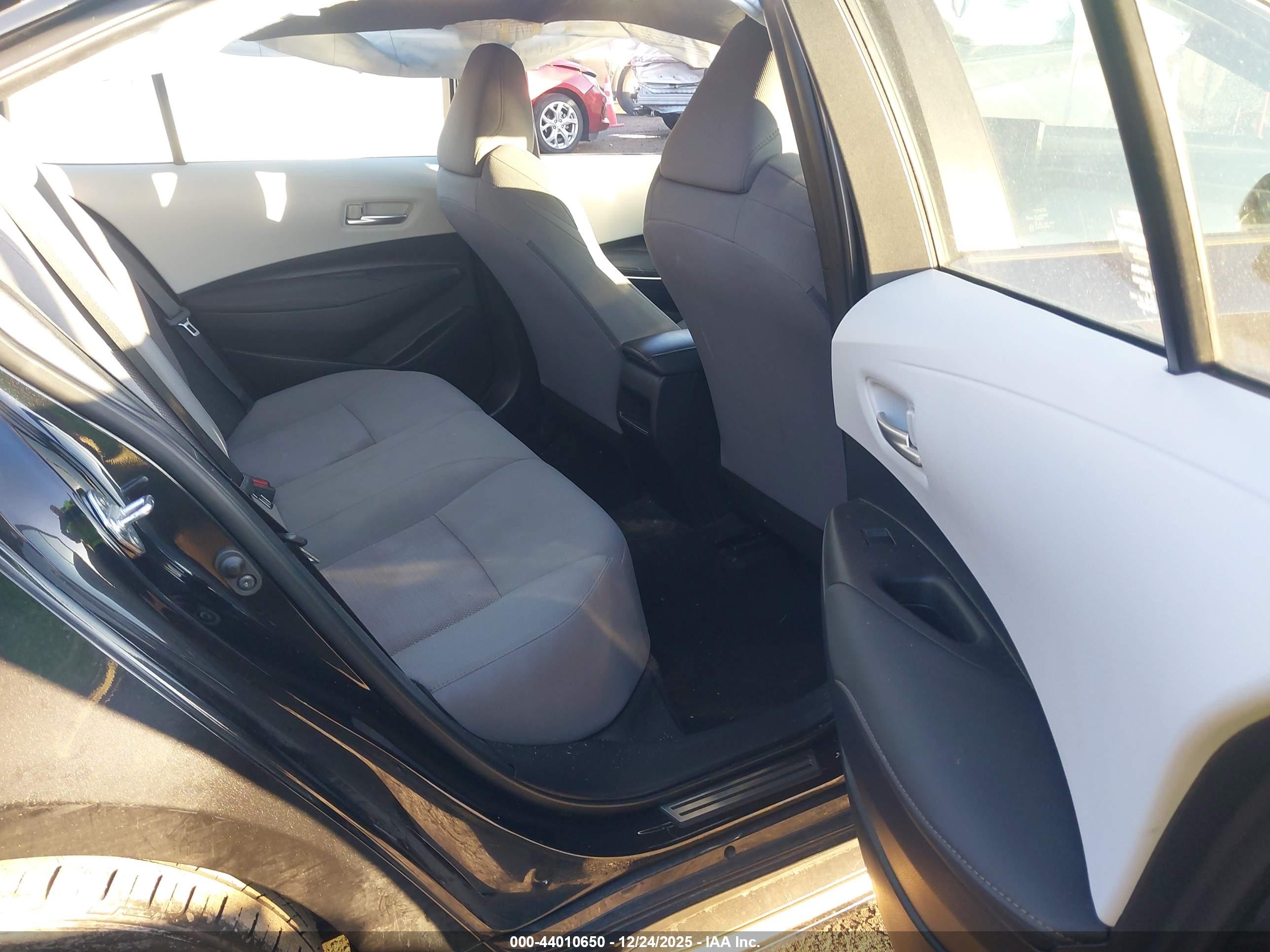 TOYOTA COROLLA image 8