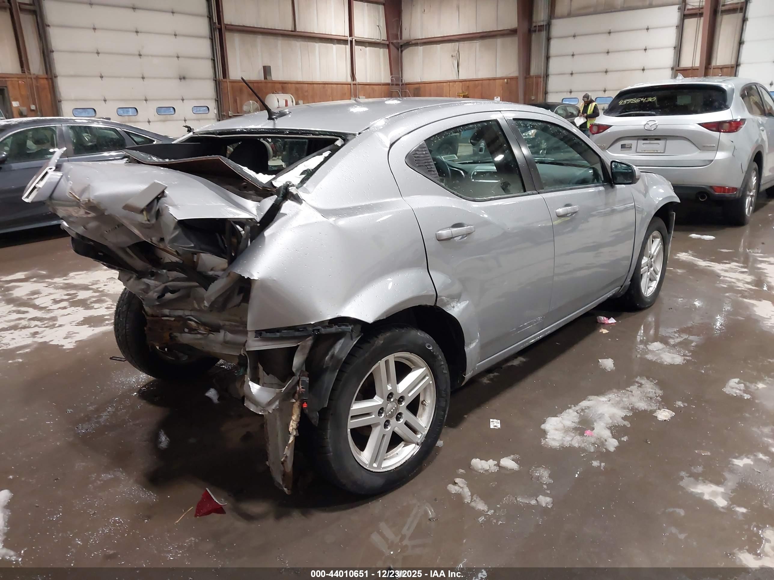 DODGE AVENGER image 4