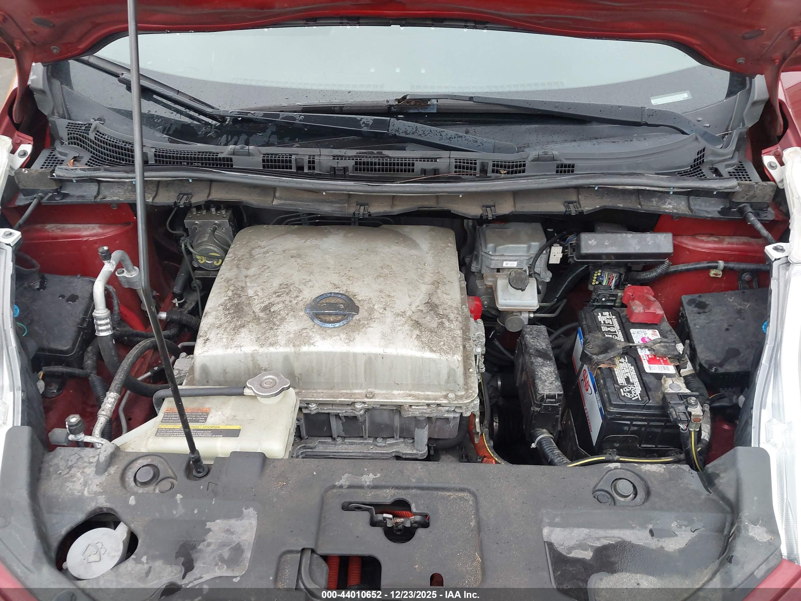 NISSAN LEAF image 10
