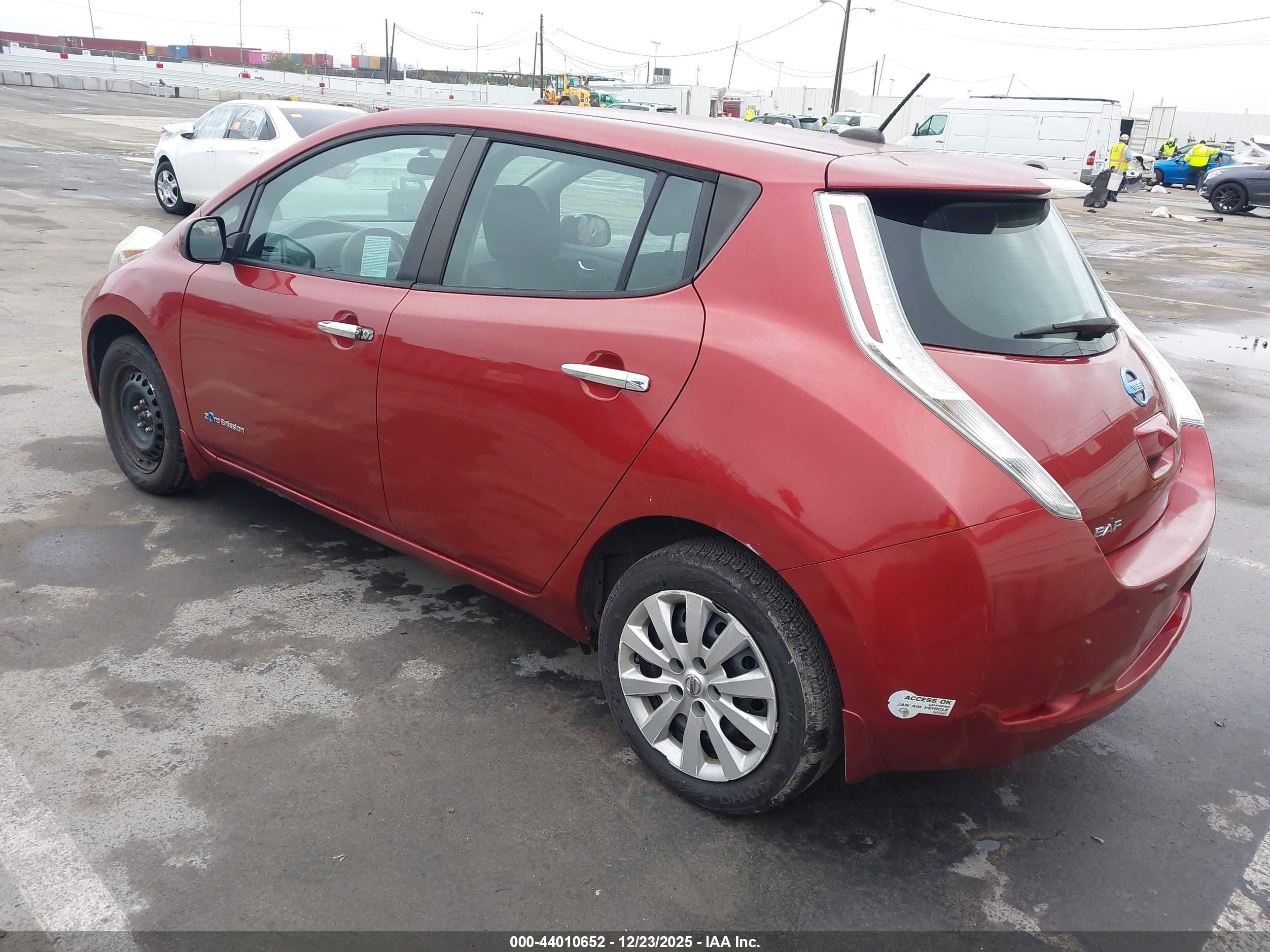 NISSAN LEAF image 3