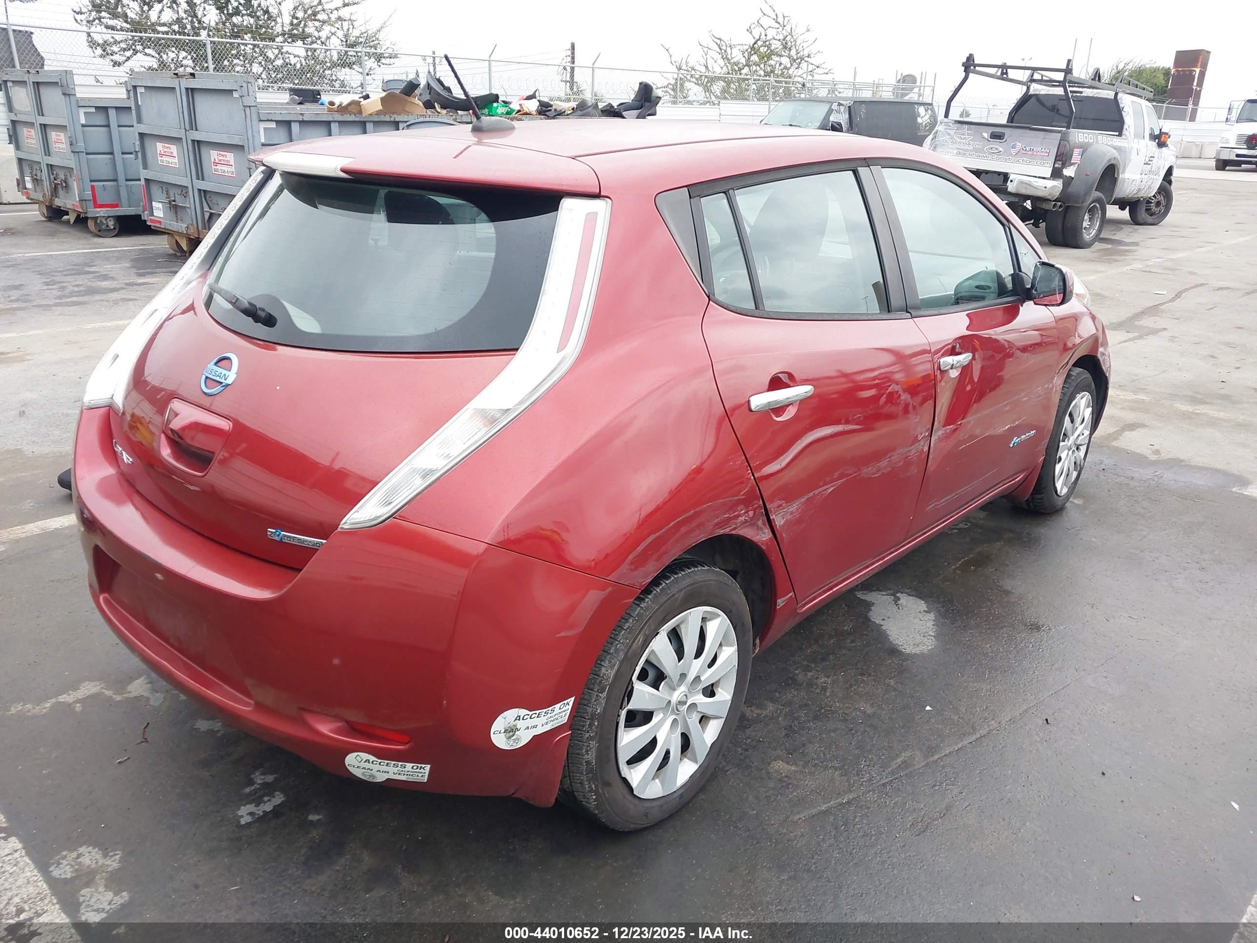 NISSAN LEAF image 4