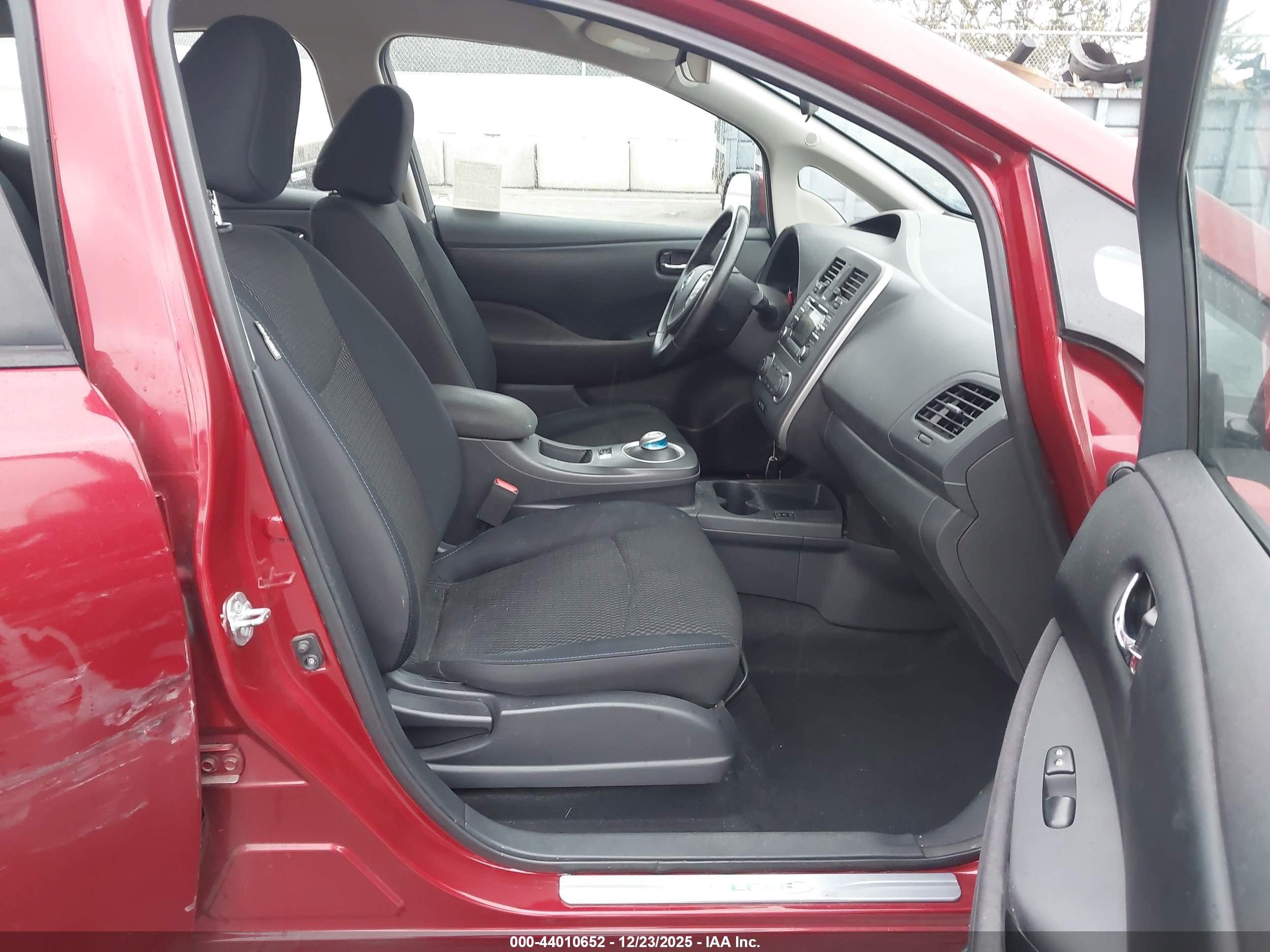 NISSAN LEAF image 5