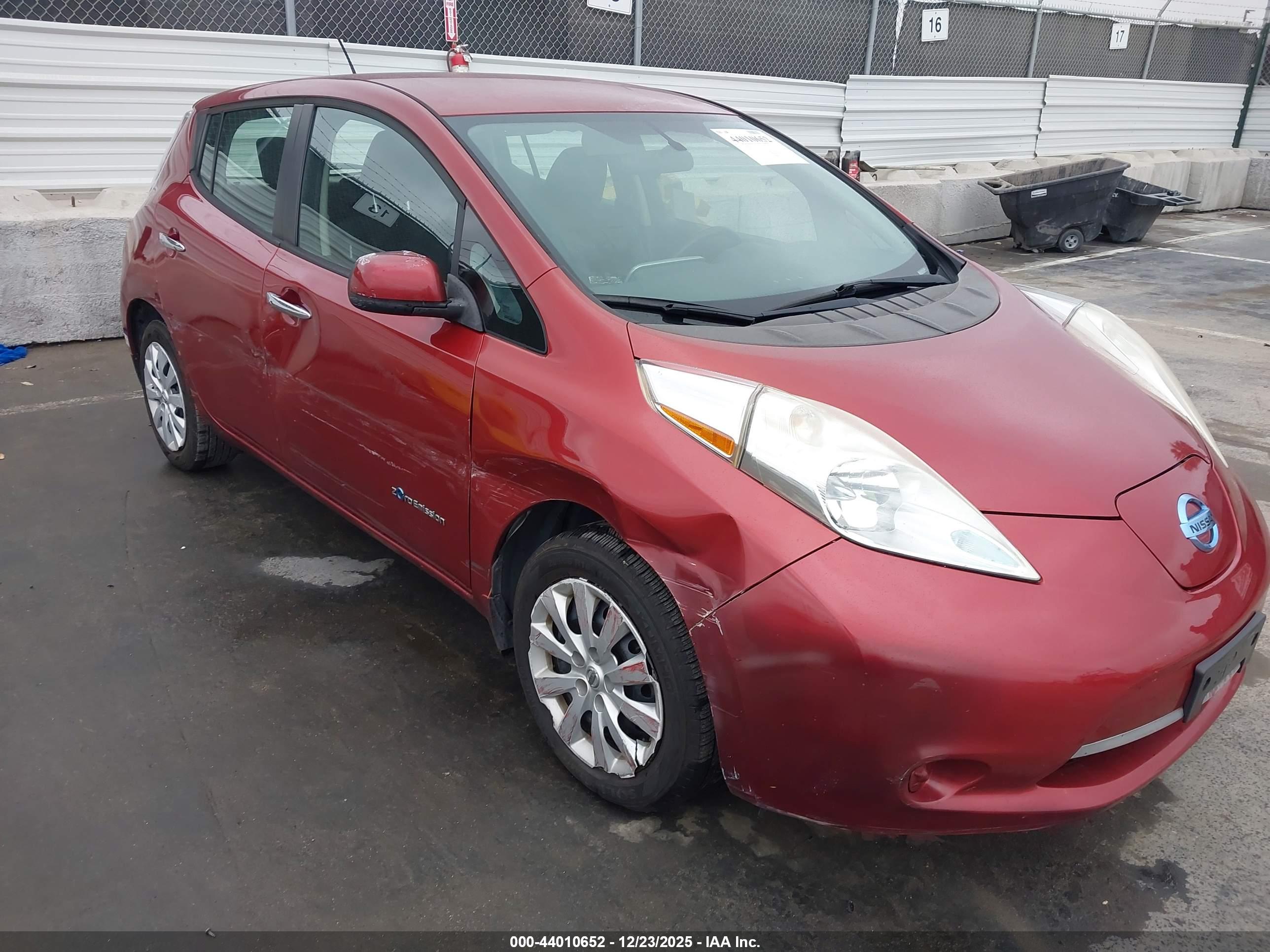 NISSAN LEAF image 6