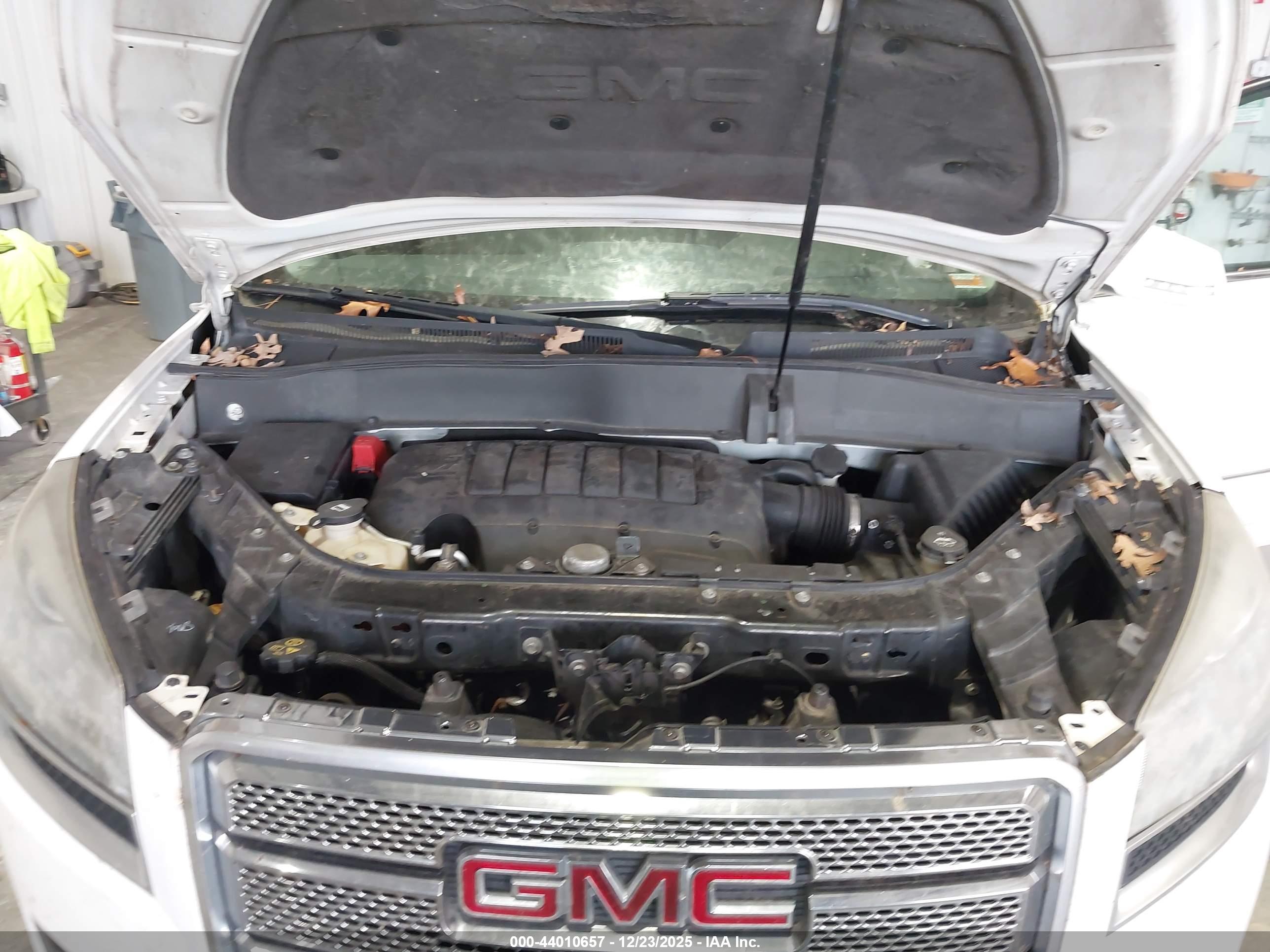 GMC ACADIA image 10
