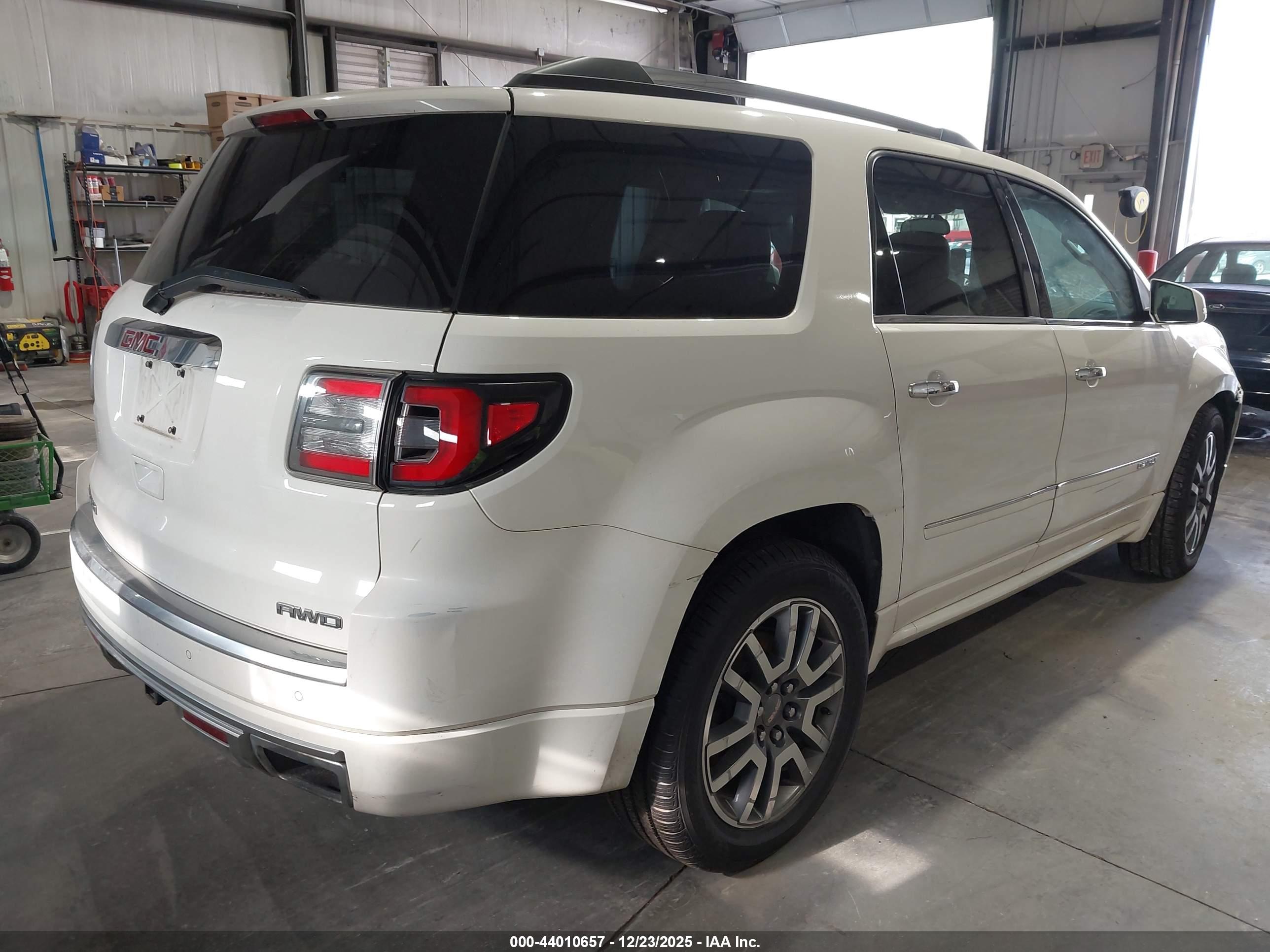 GMC ACADIA image 4
