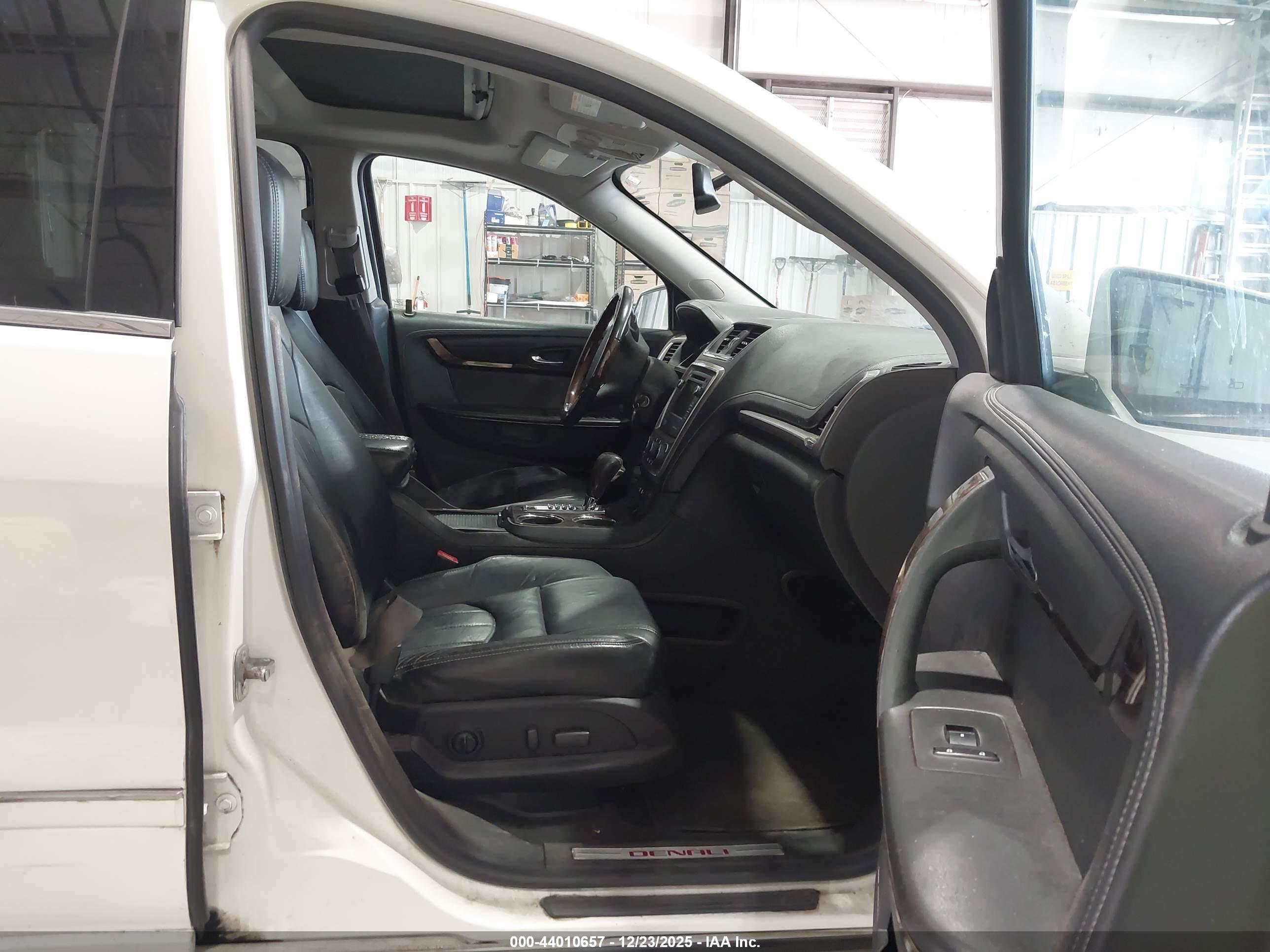 GMC ACADIA image 5