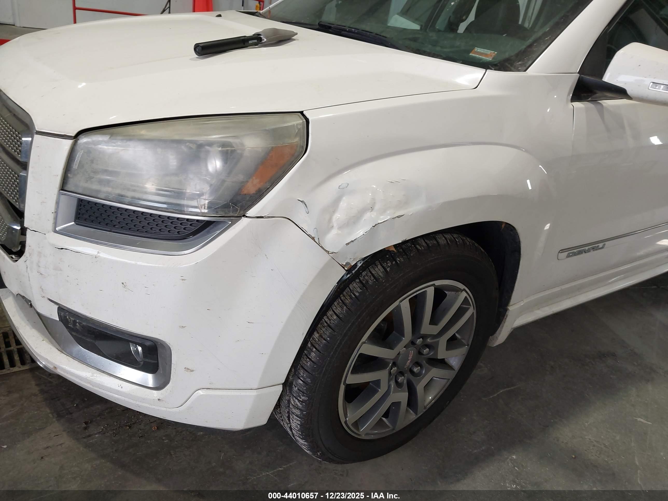 GMC ACADIA image 6