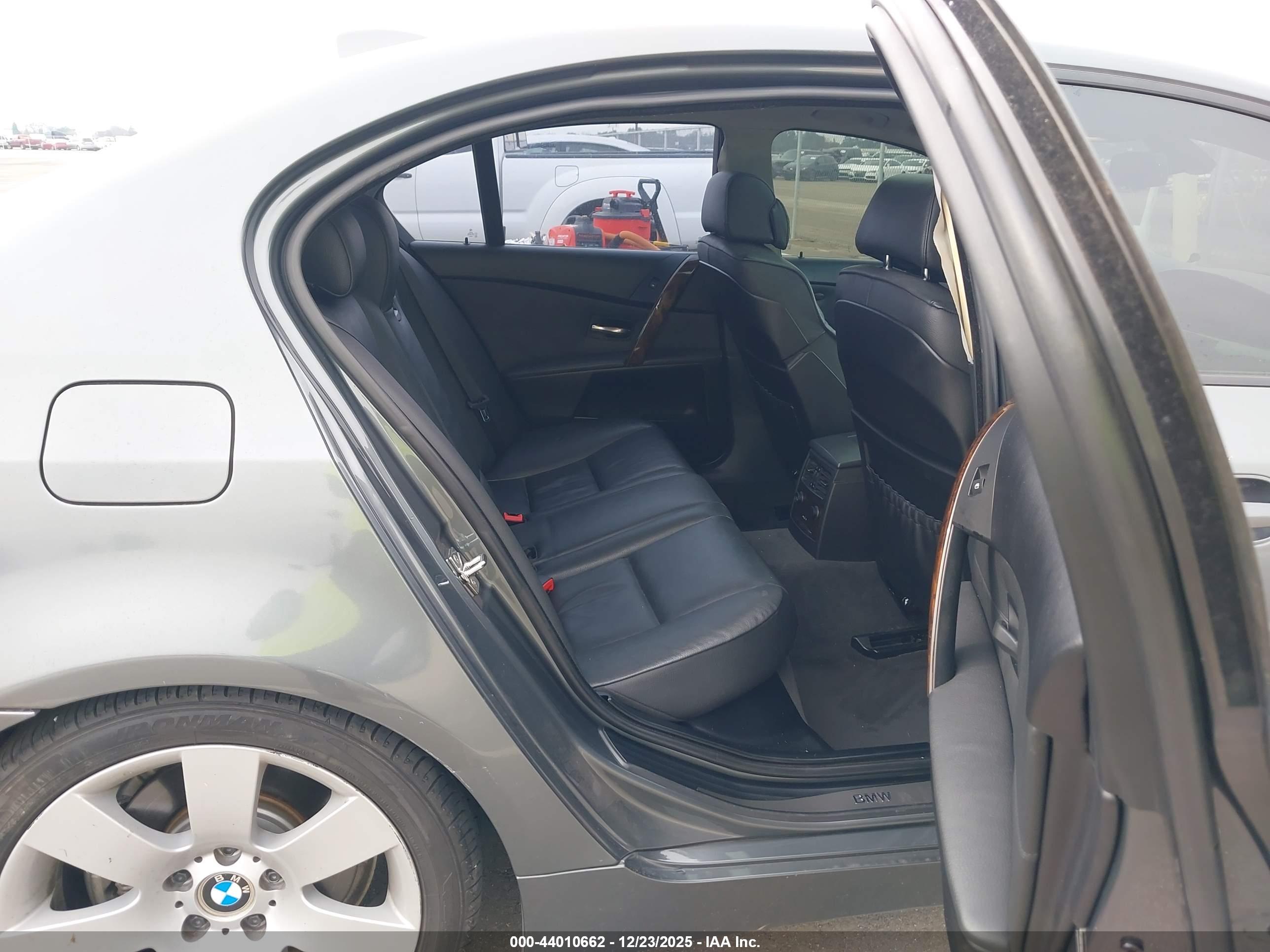 BMW 530I image 8
