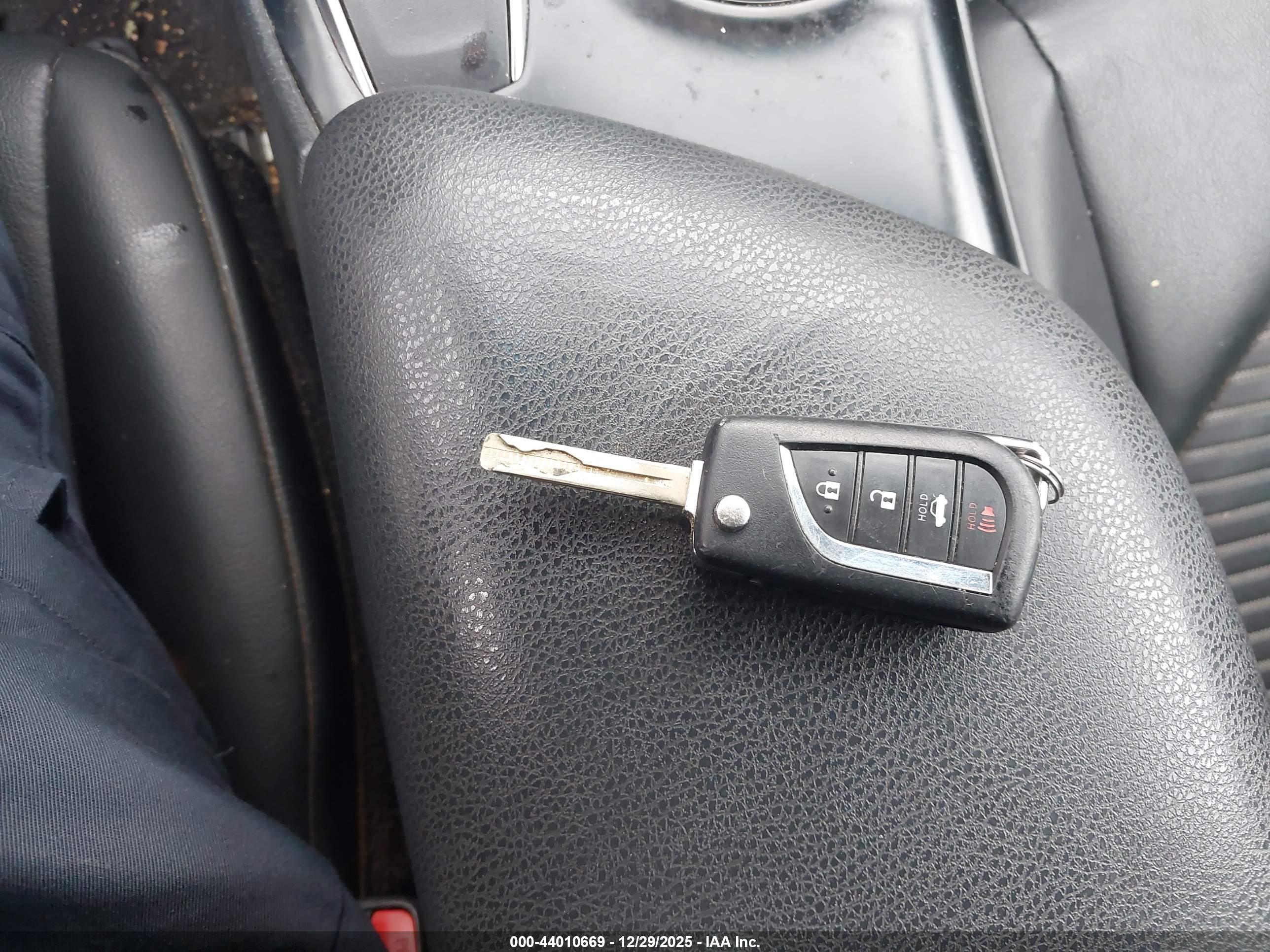 TOYOTA CAMRY image 11