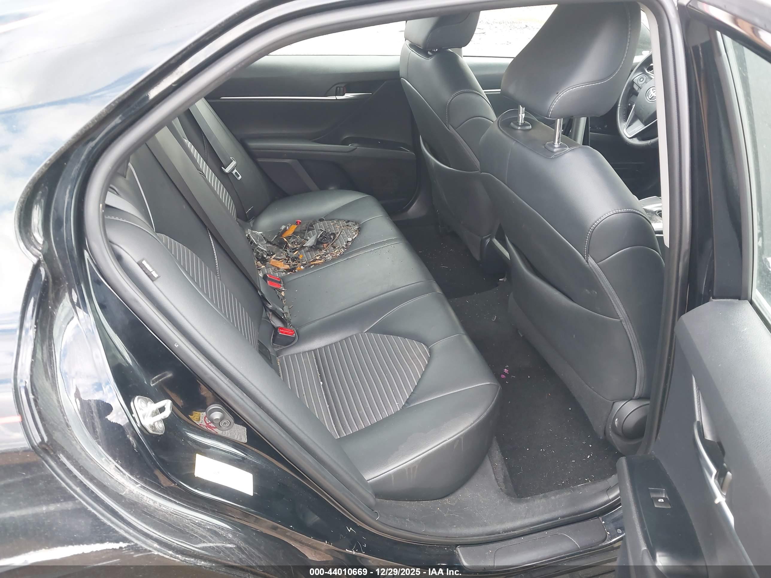 TOYOTA CAMRY image 8