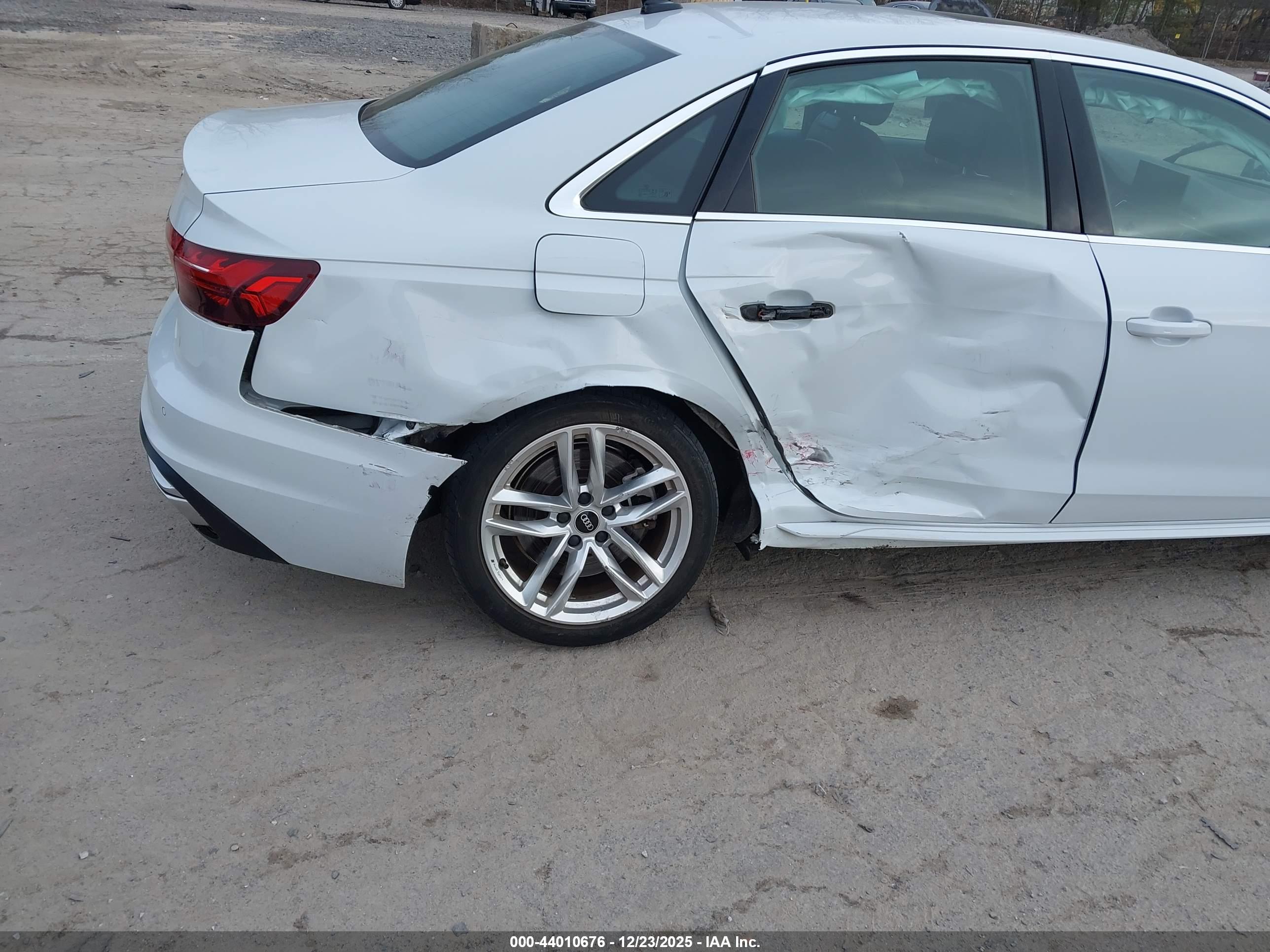 AUDI A4 image 6