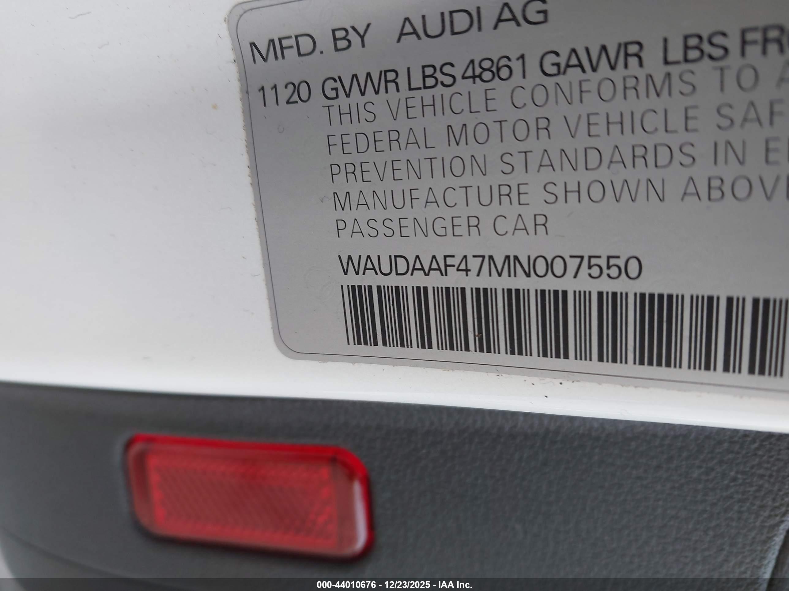 AUDI A4 image 9