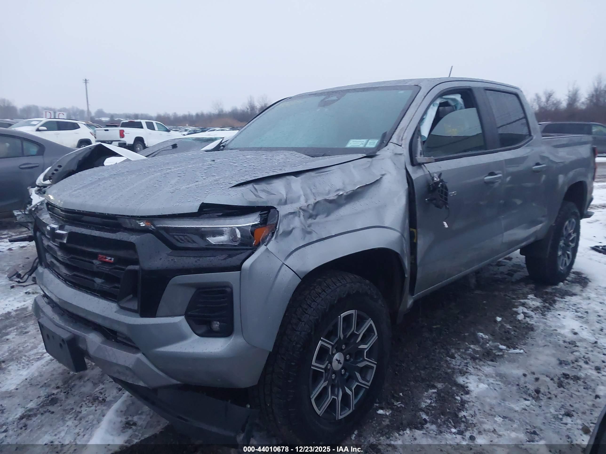 CHEVROLET COLORADO image 2