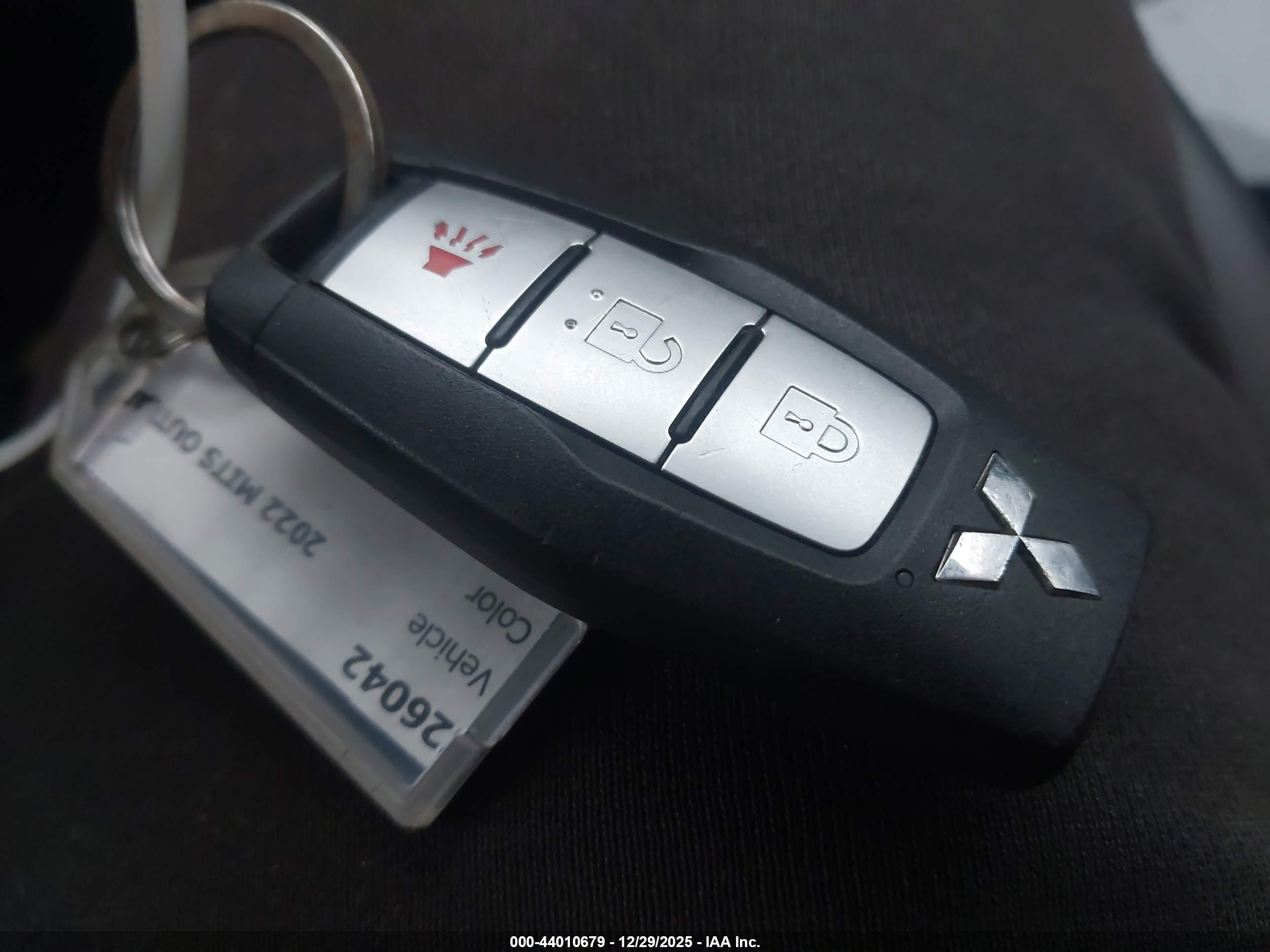 MITSUBISHI OUTLANDER image 11