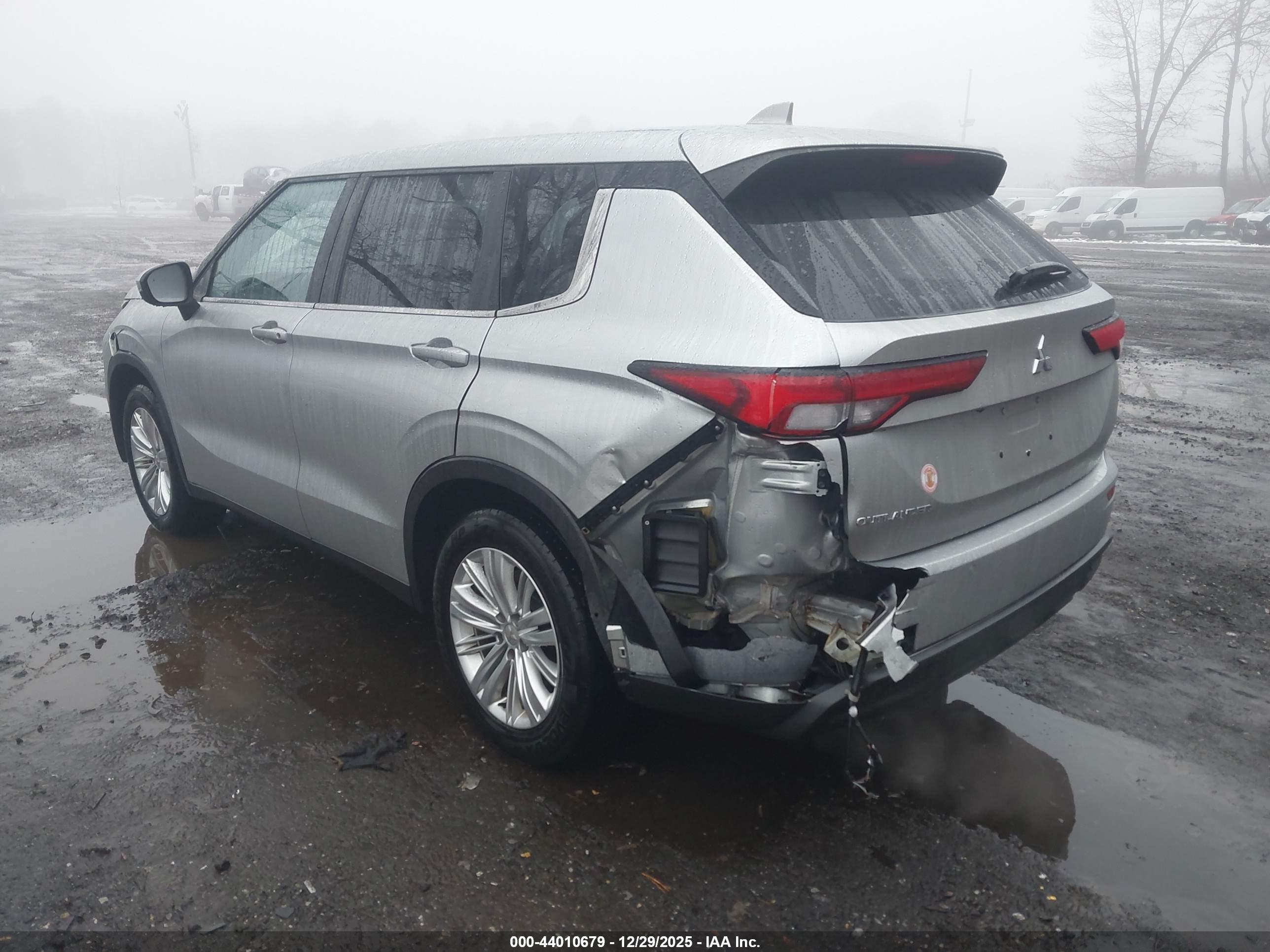 MITSUBISHI OUTLANDER image 3
