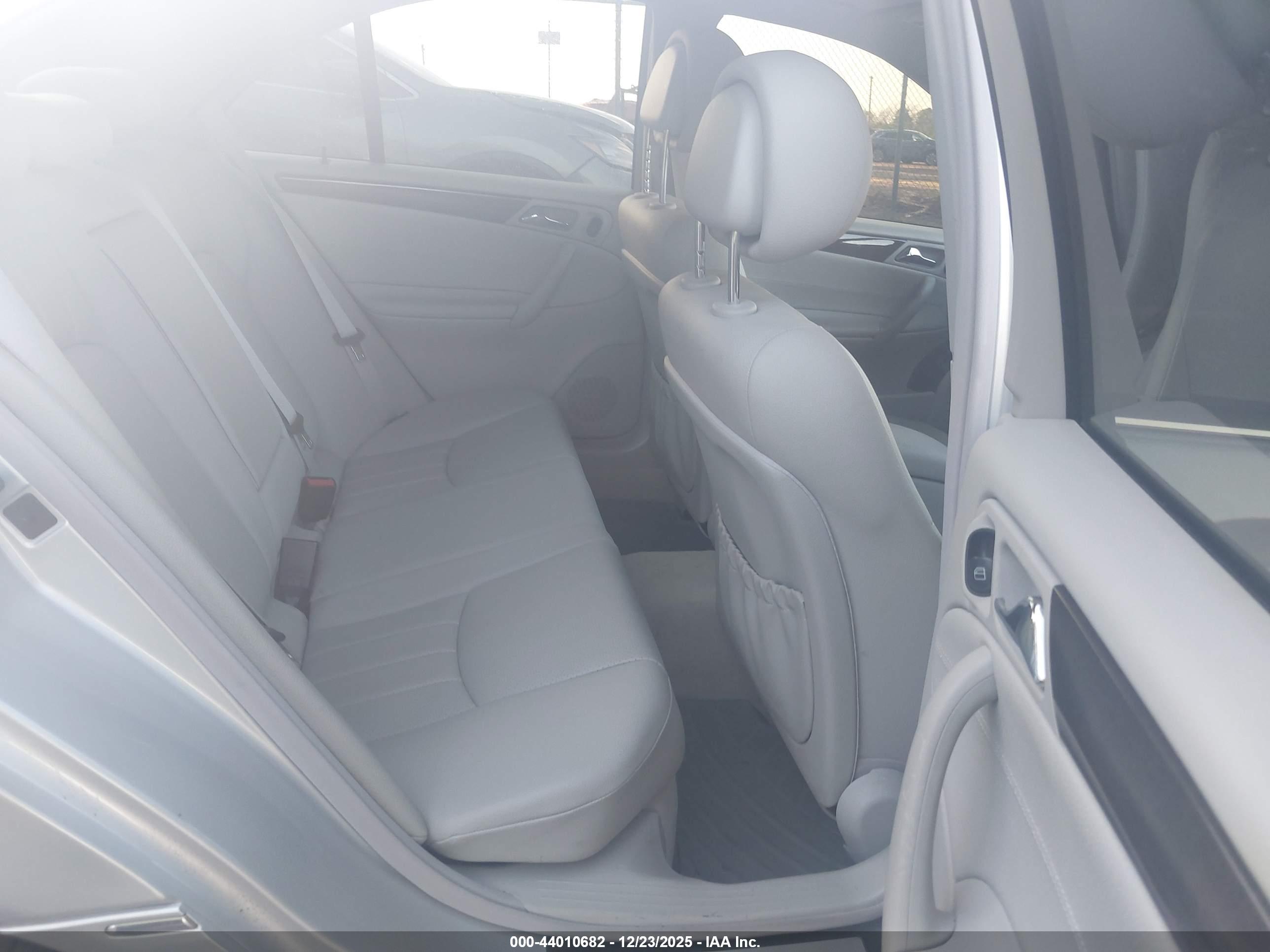 MERCEDES-BENZ C image 8