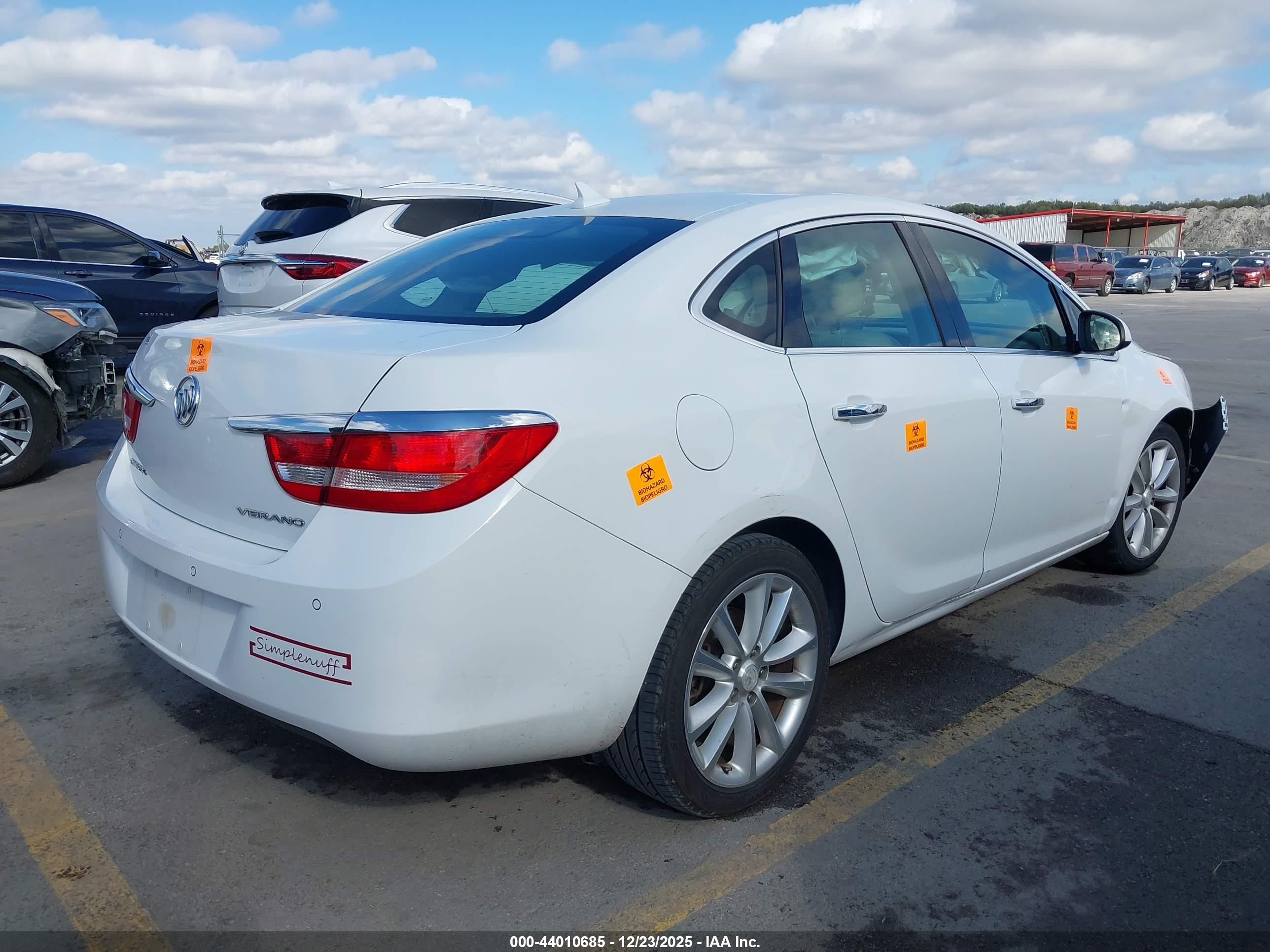BUICK VERANO image 4