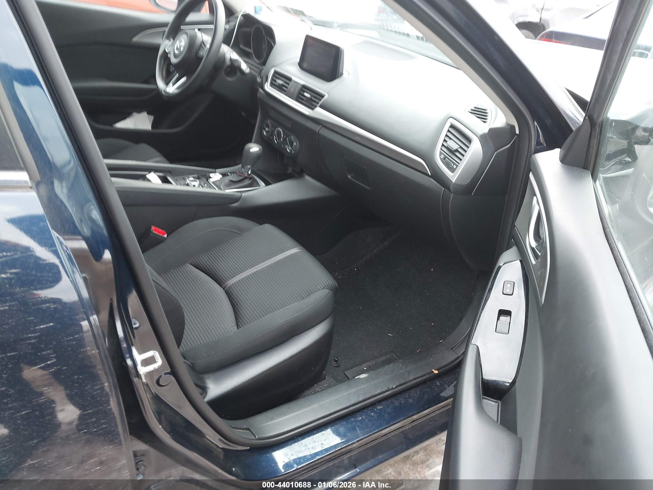 MAZDA MAZDA3 image 5