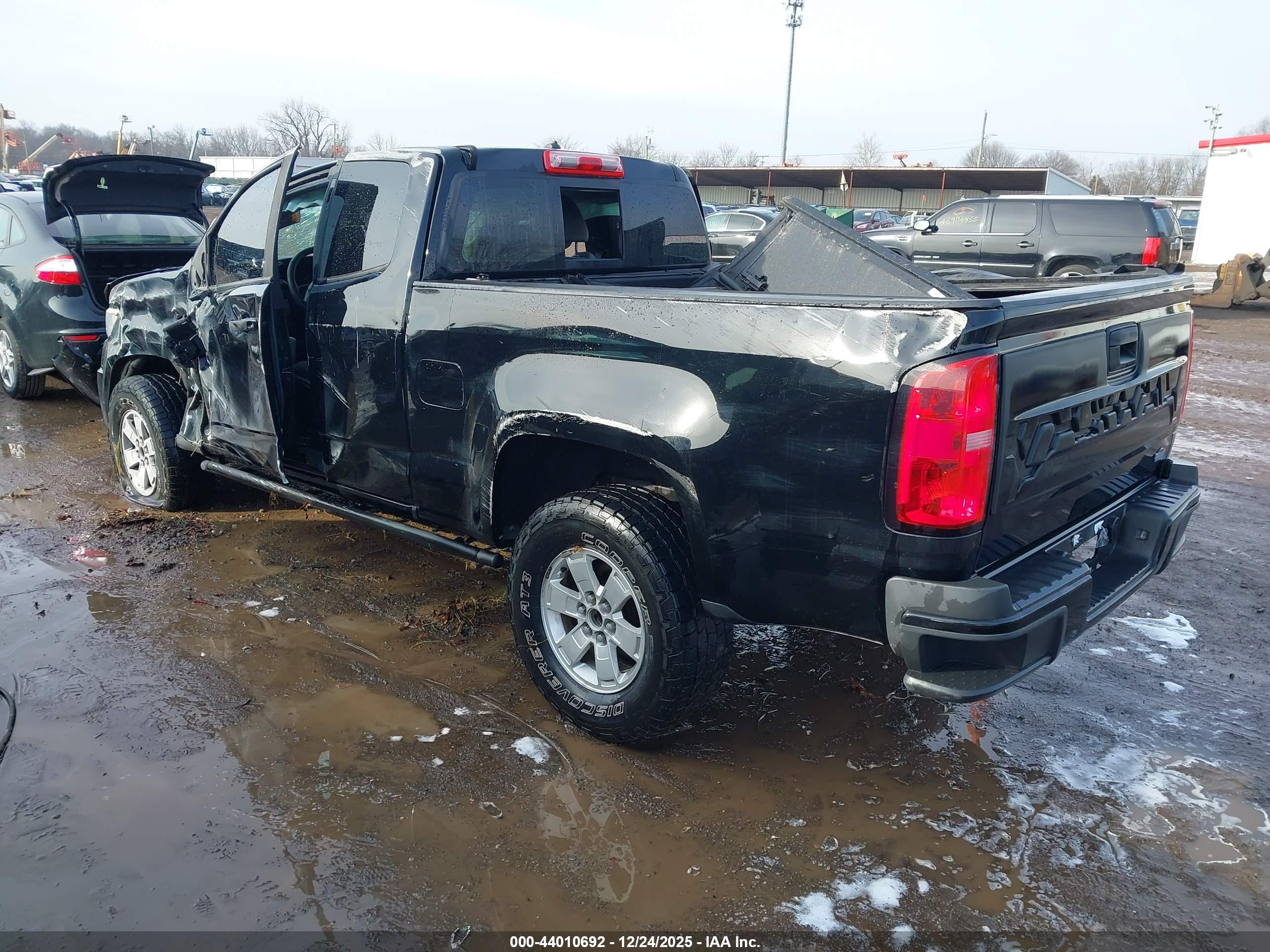 CHEVROLET COLORADO image 3