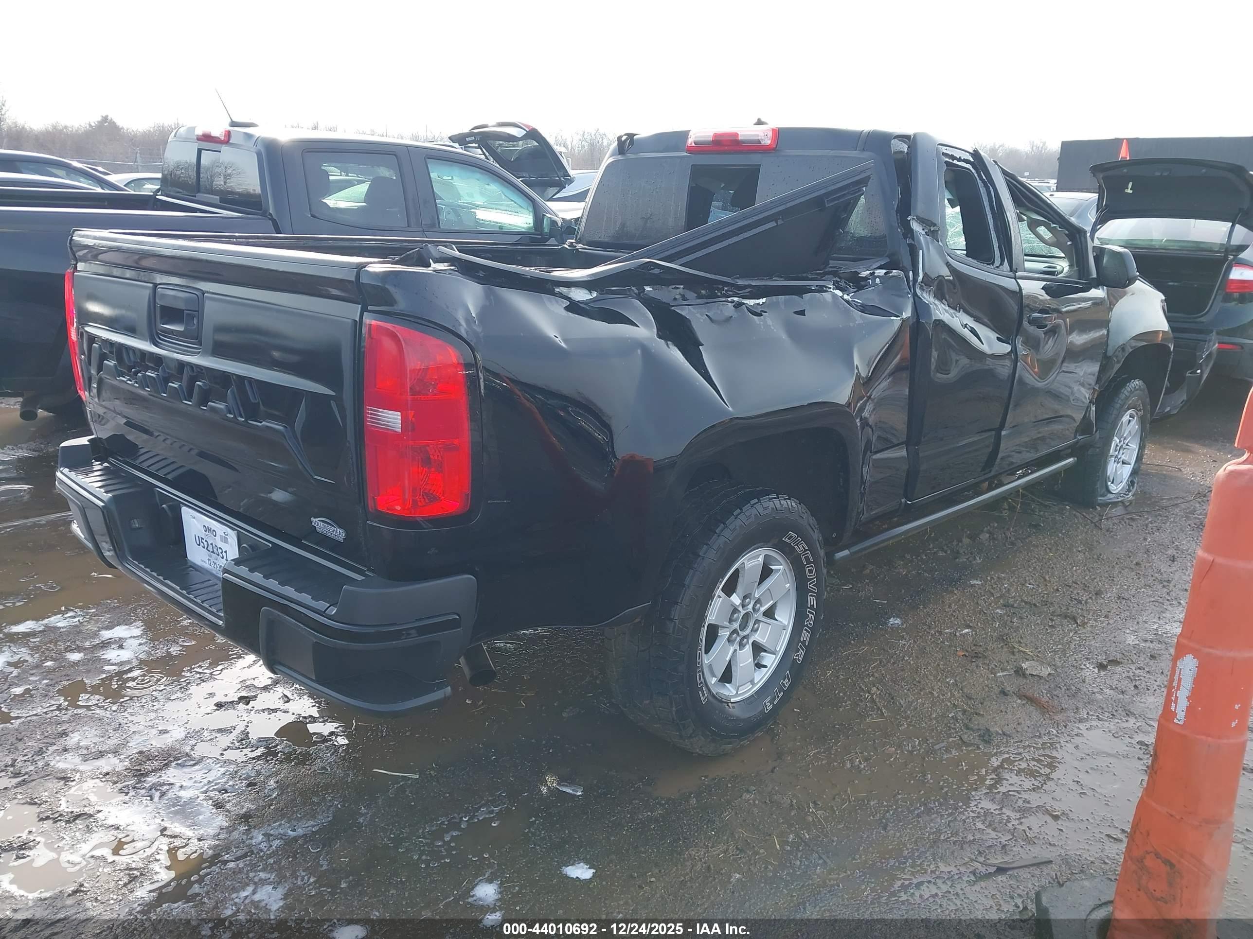 CHEVROLET COLORADO image 4