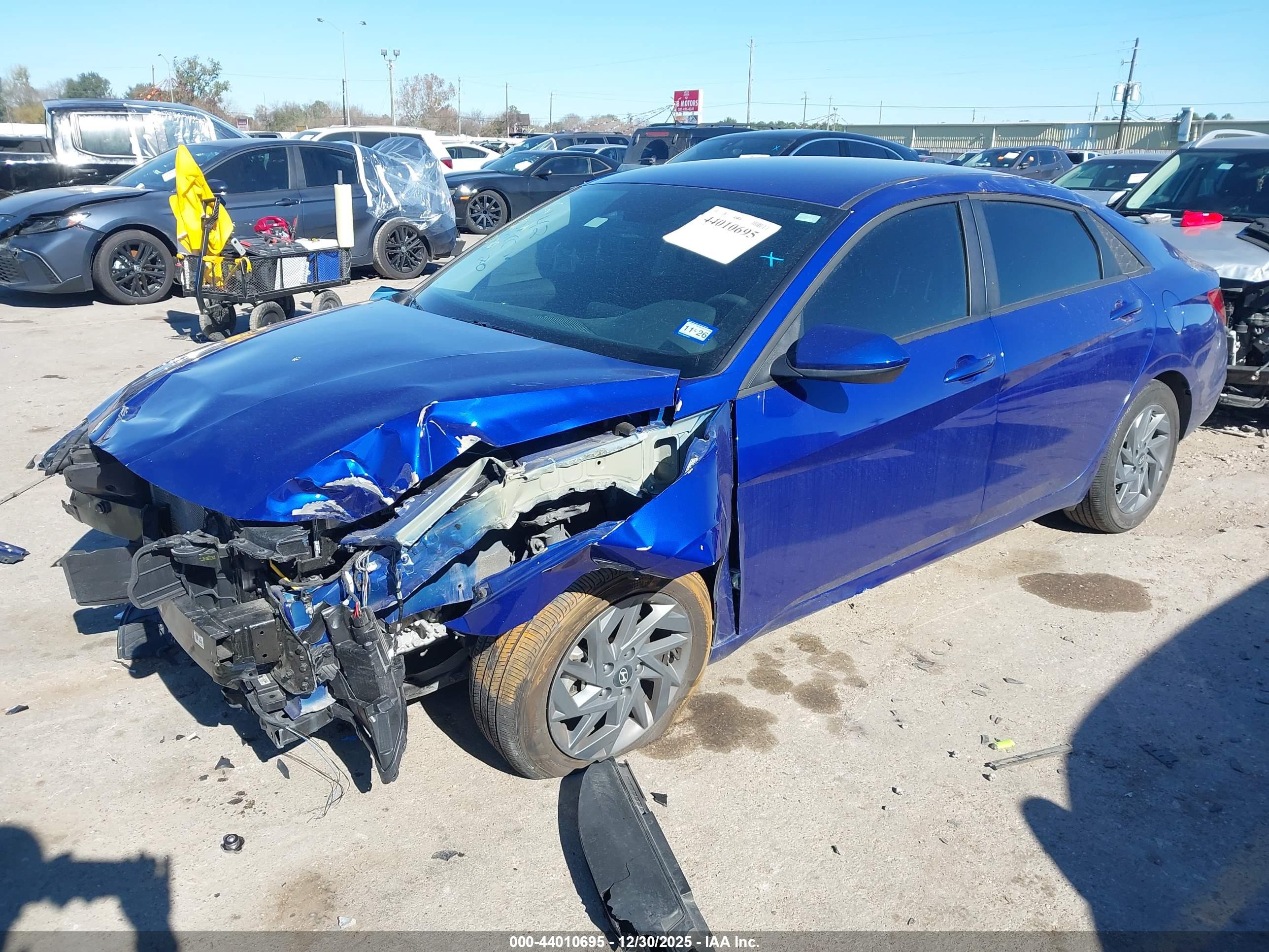 HYUNDAI ELANTRA image 2