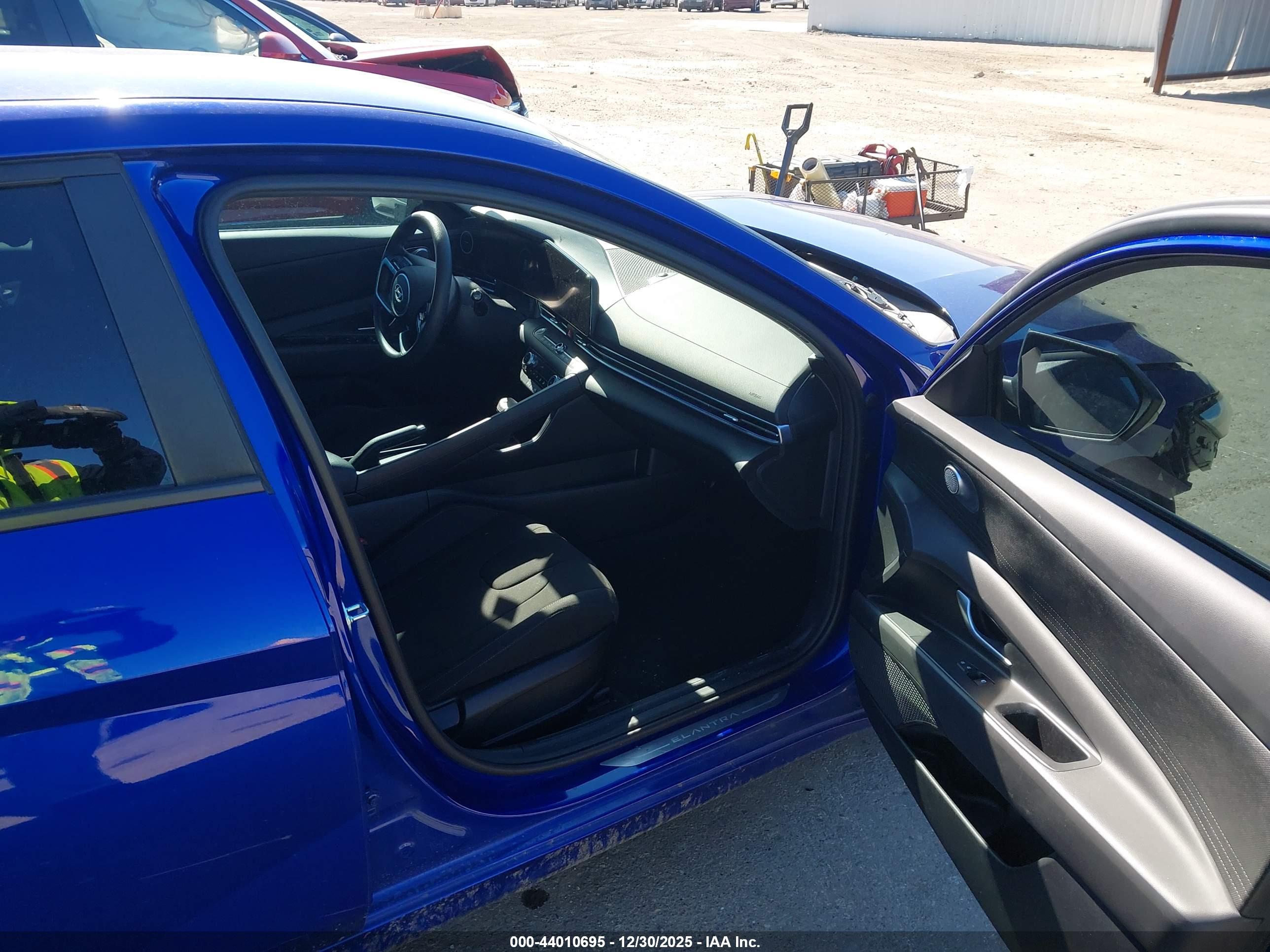 HYUNDAI ELANTRA image 5