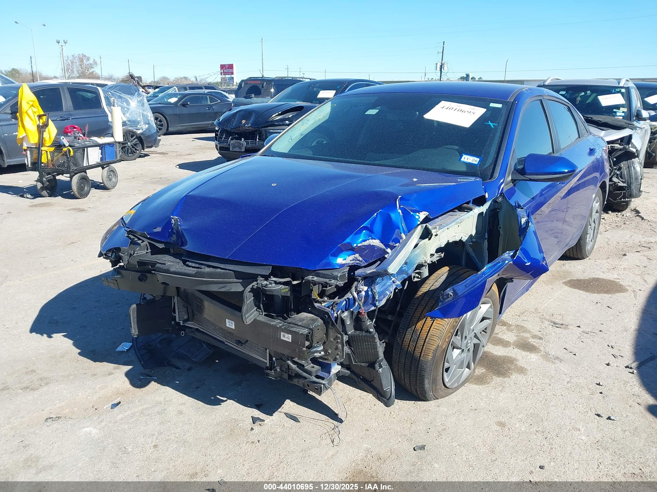 HYUNDAI ELANTRA image 6