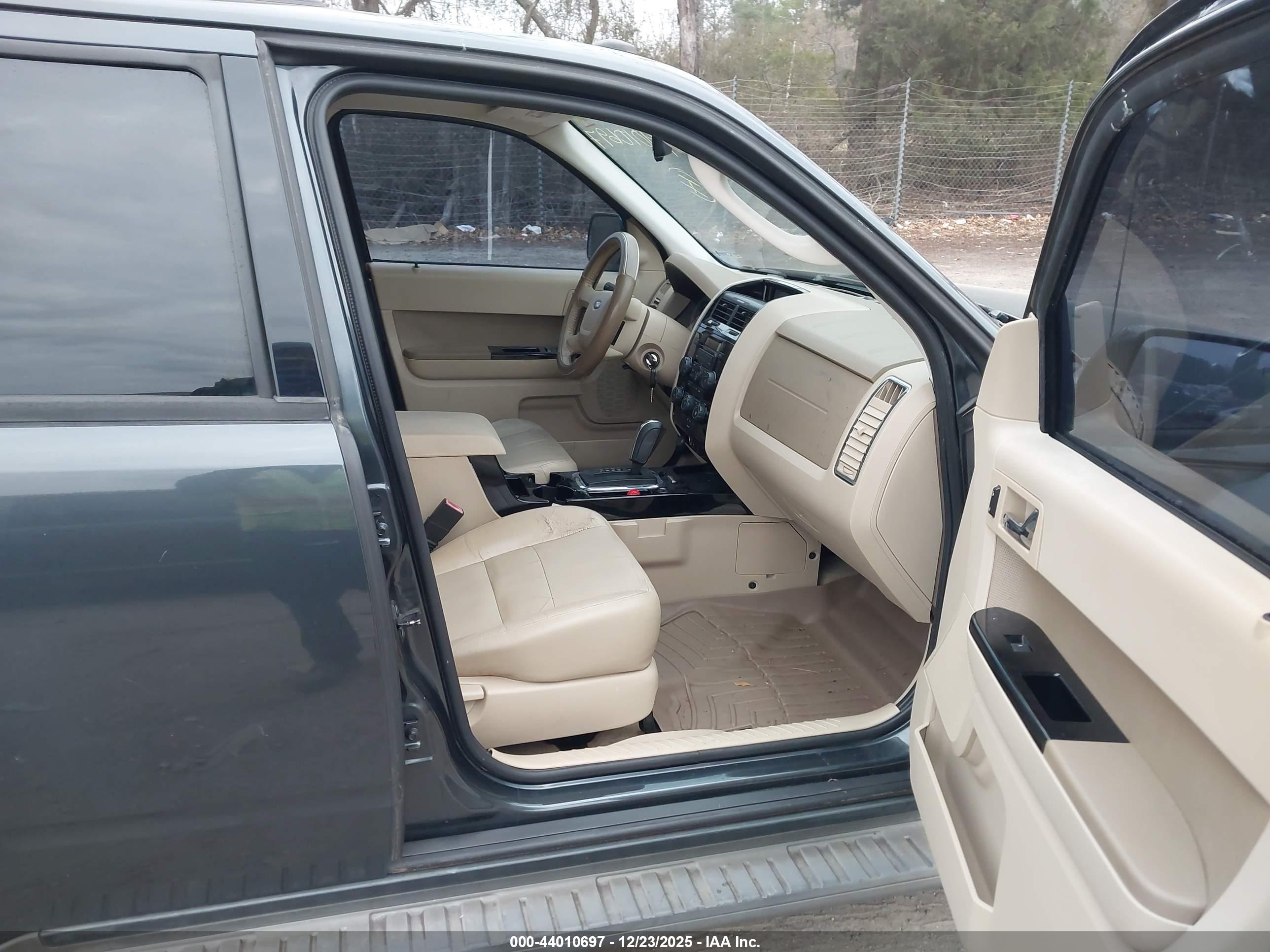 FORD ESCAPE image 5