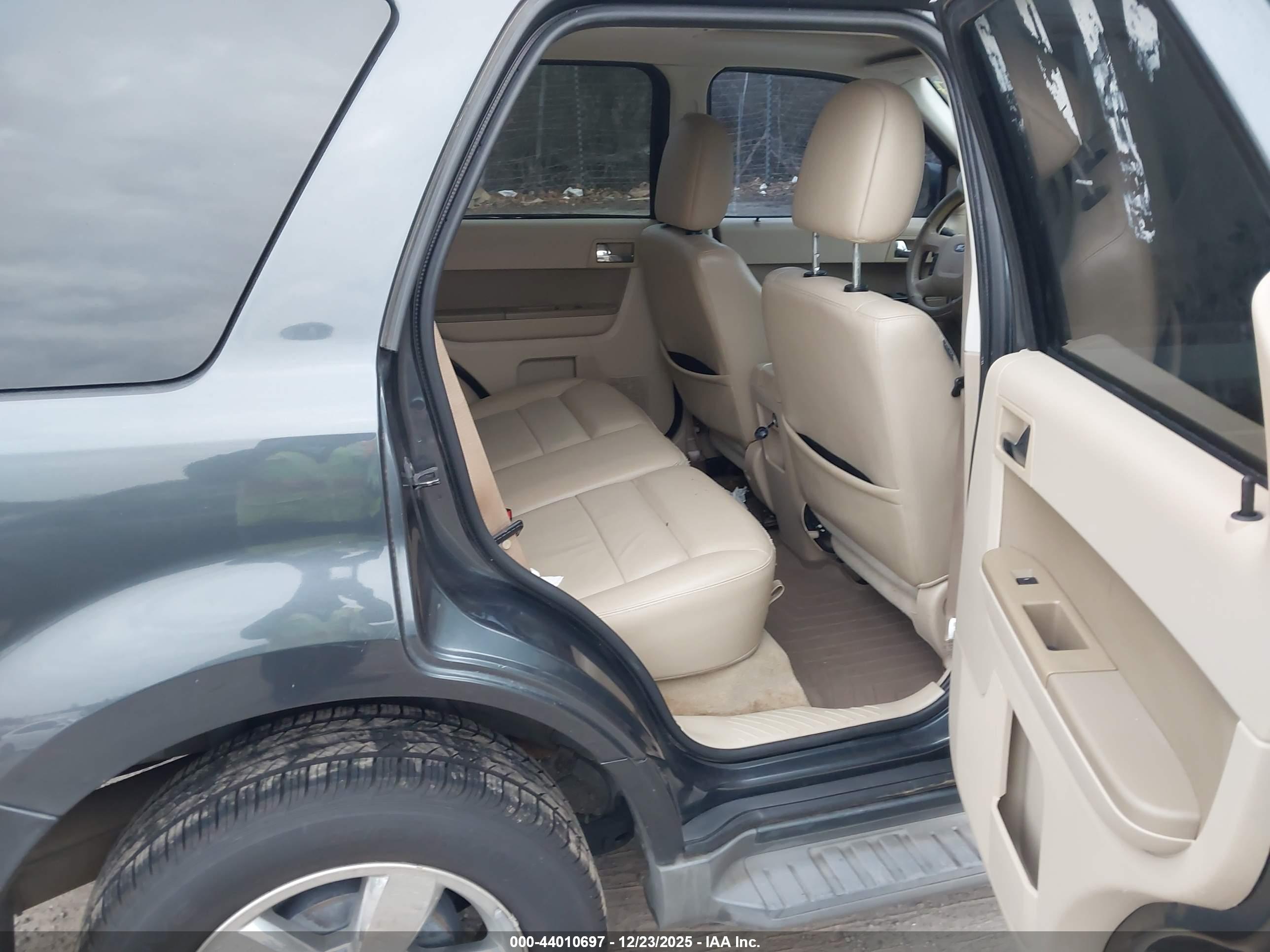 FORD ESCAPE image 8