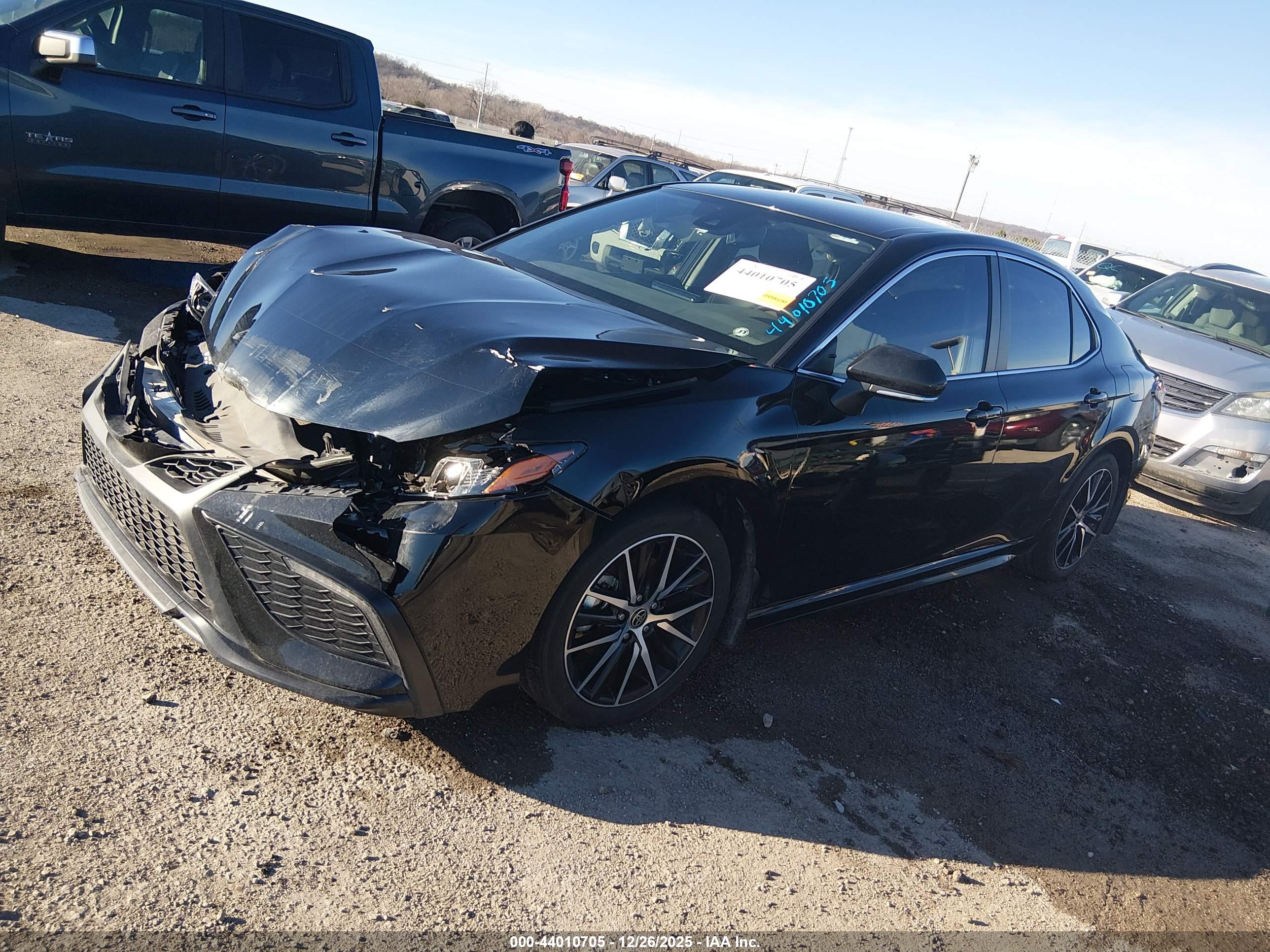 TOYOTA CAMRY image 2