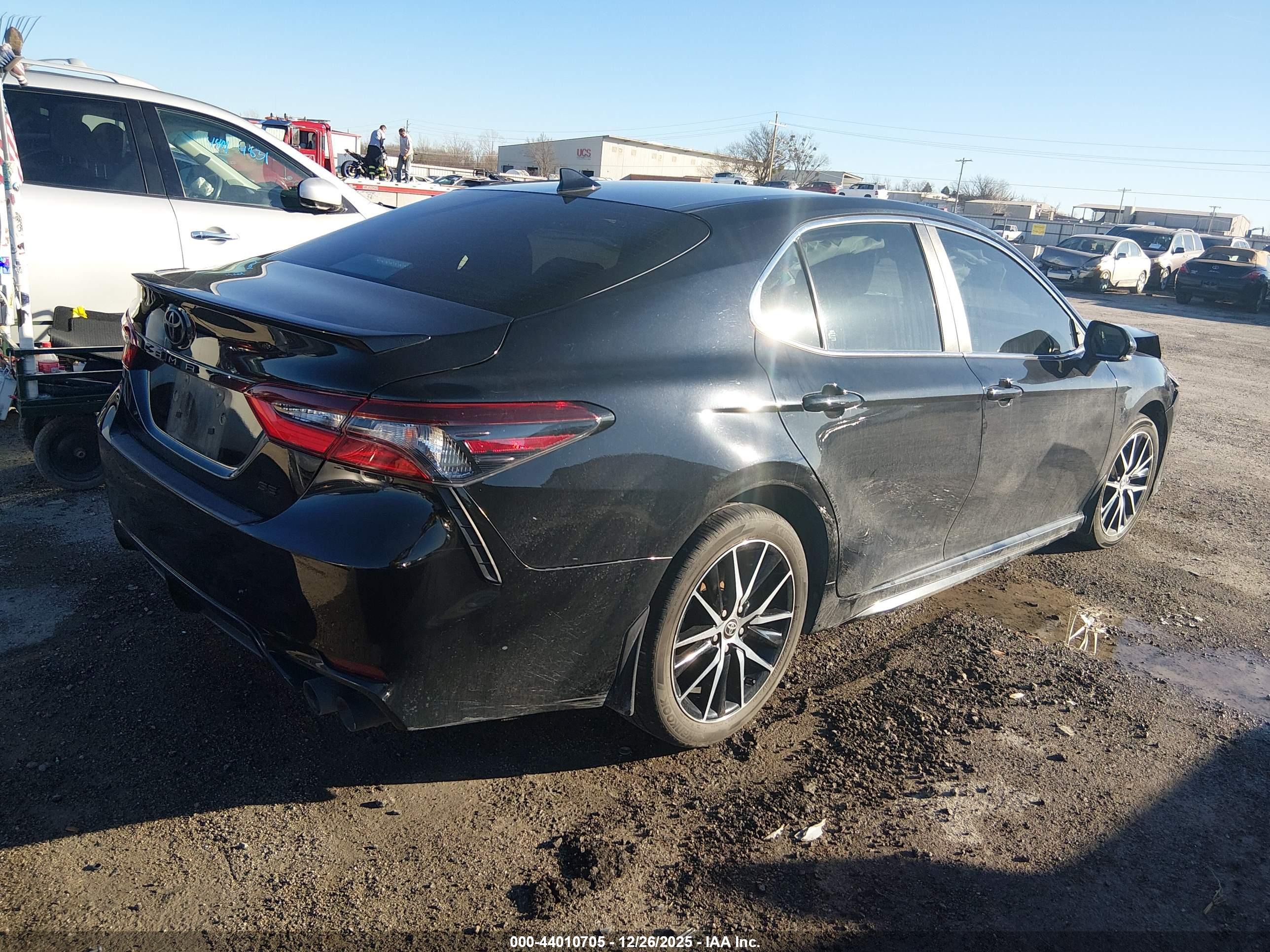 TOYOTA CAMRY image 4