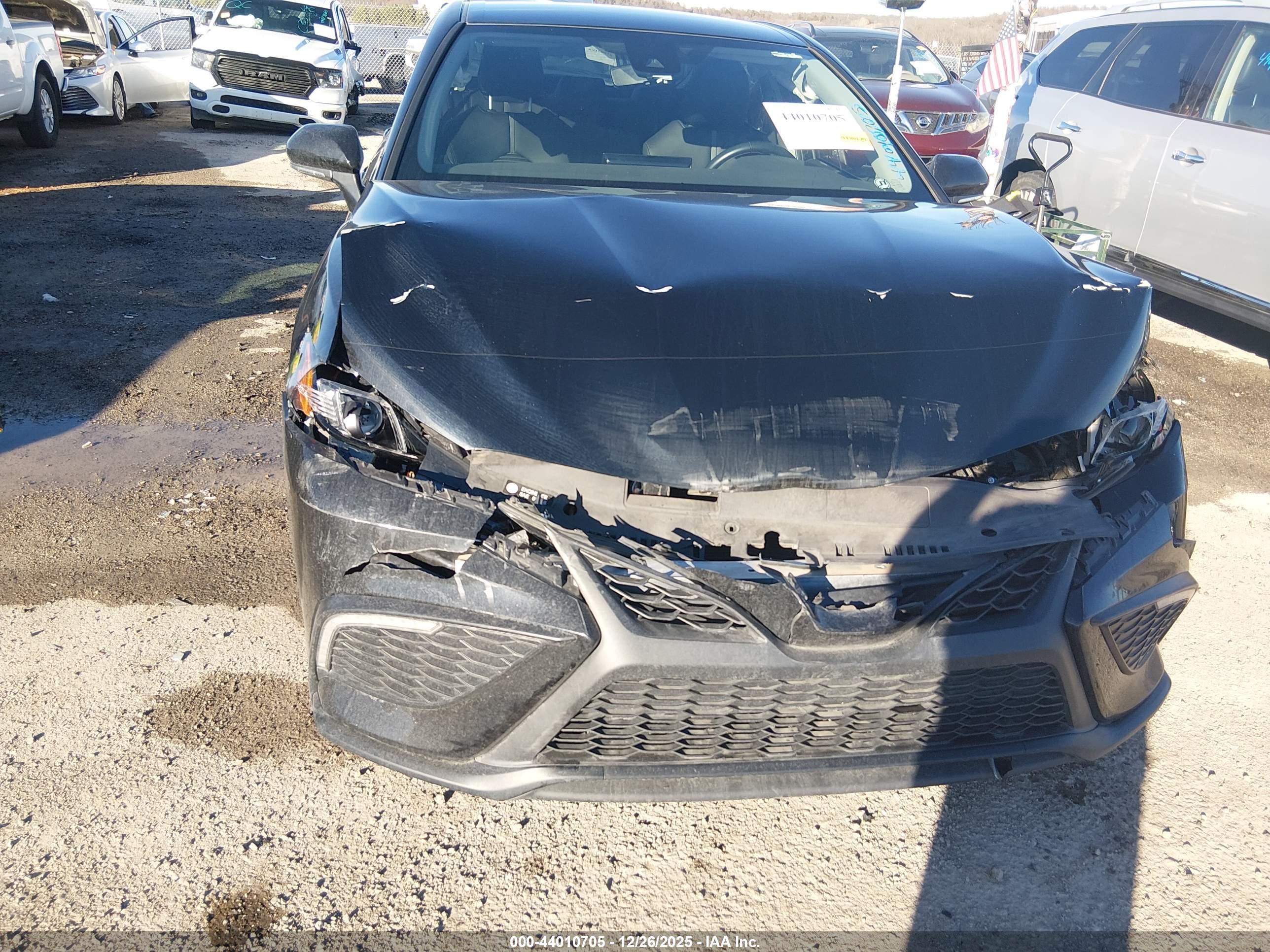 TOYOTA CAMRY image 6