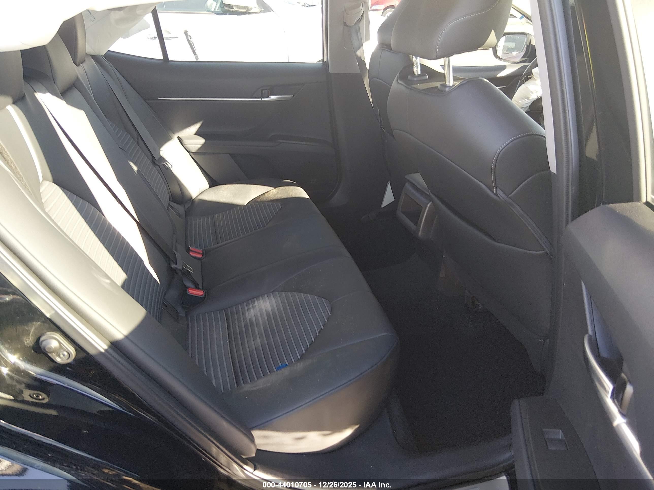 TOYOTA CAMRY image 8