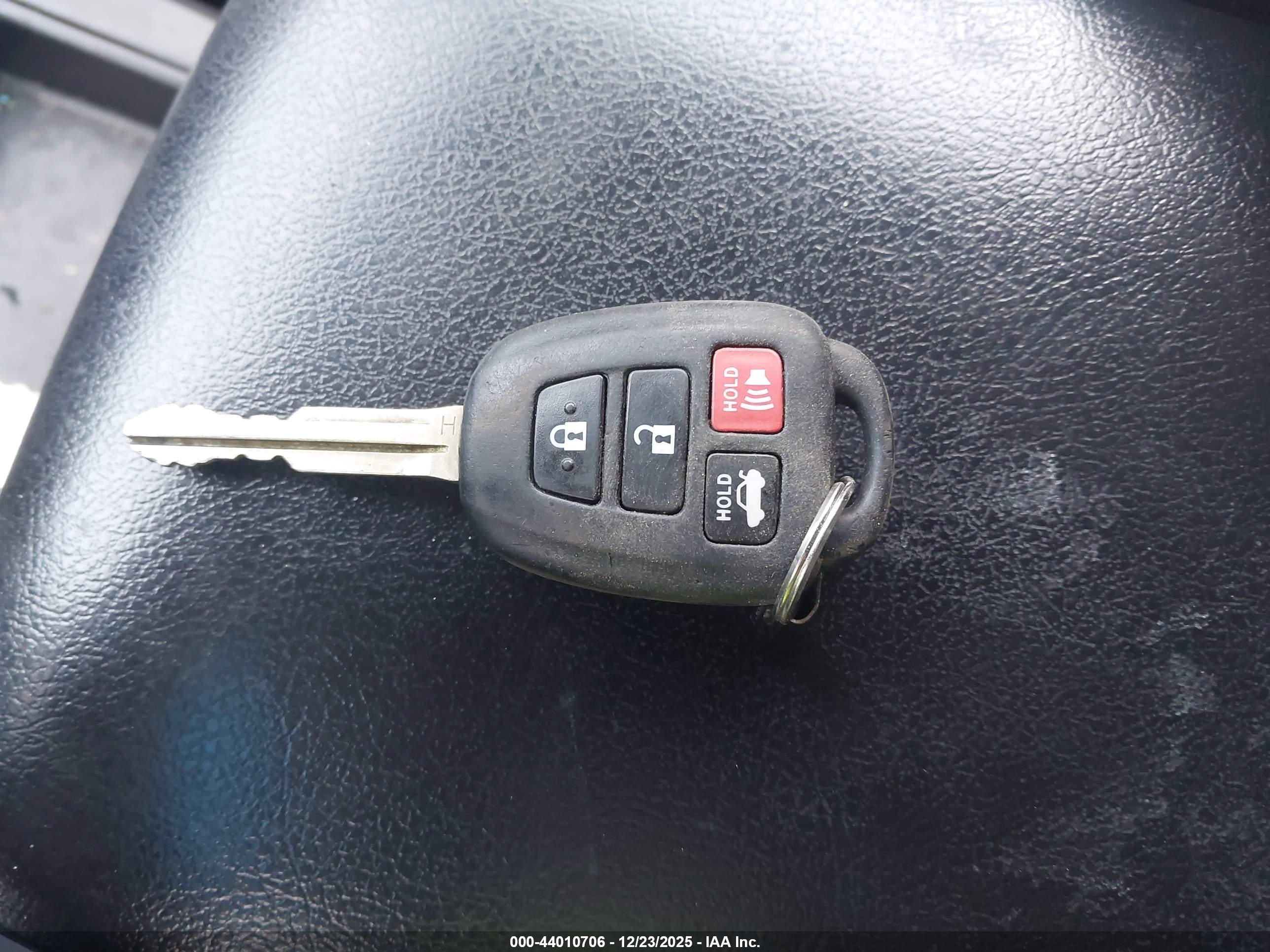 TOYOTA CAMRY image 11