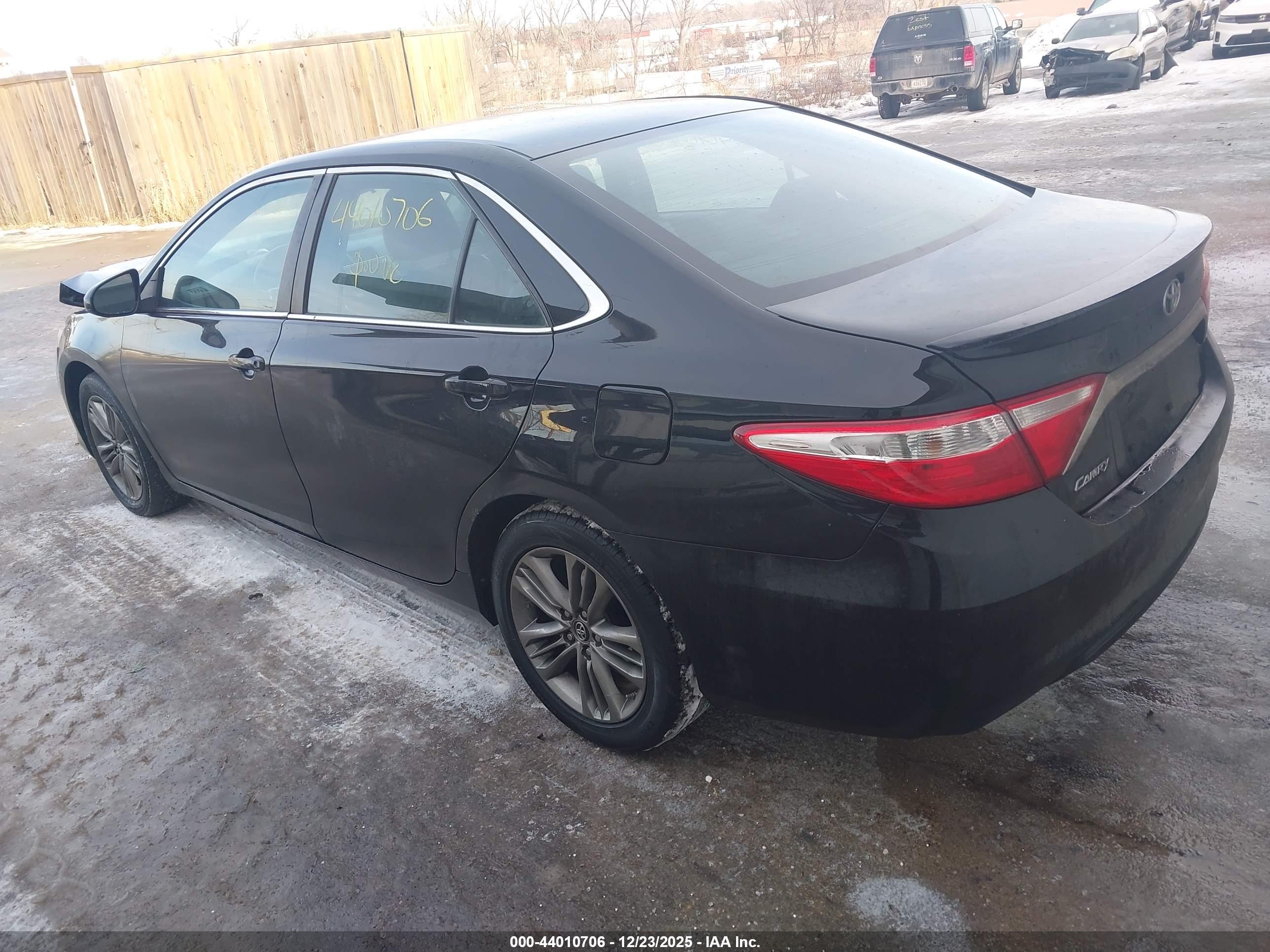 TOYOTA CAMRY image 3
