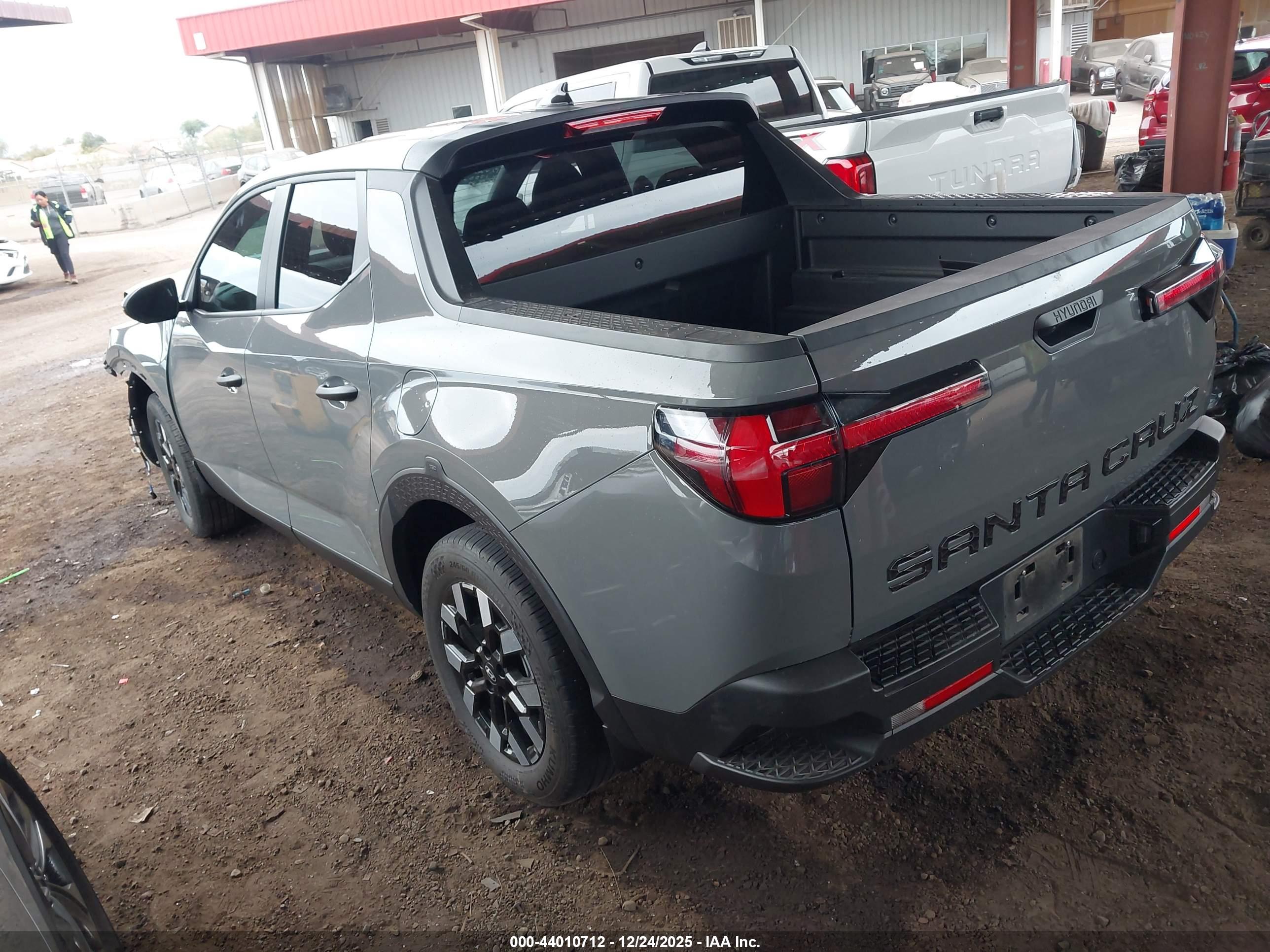 HYUNDAI SANTA image 3