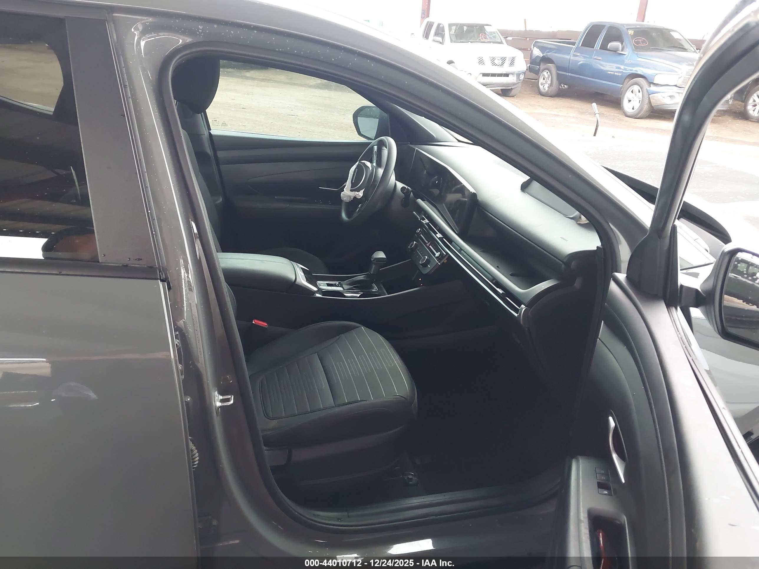 HYUNDAI SANTA image 5