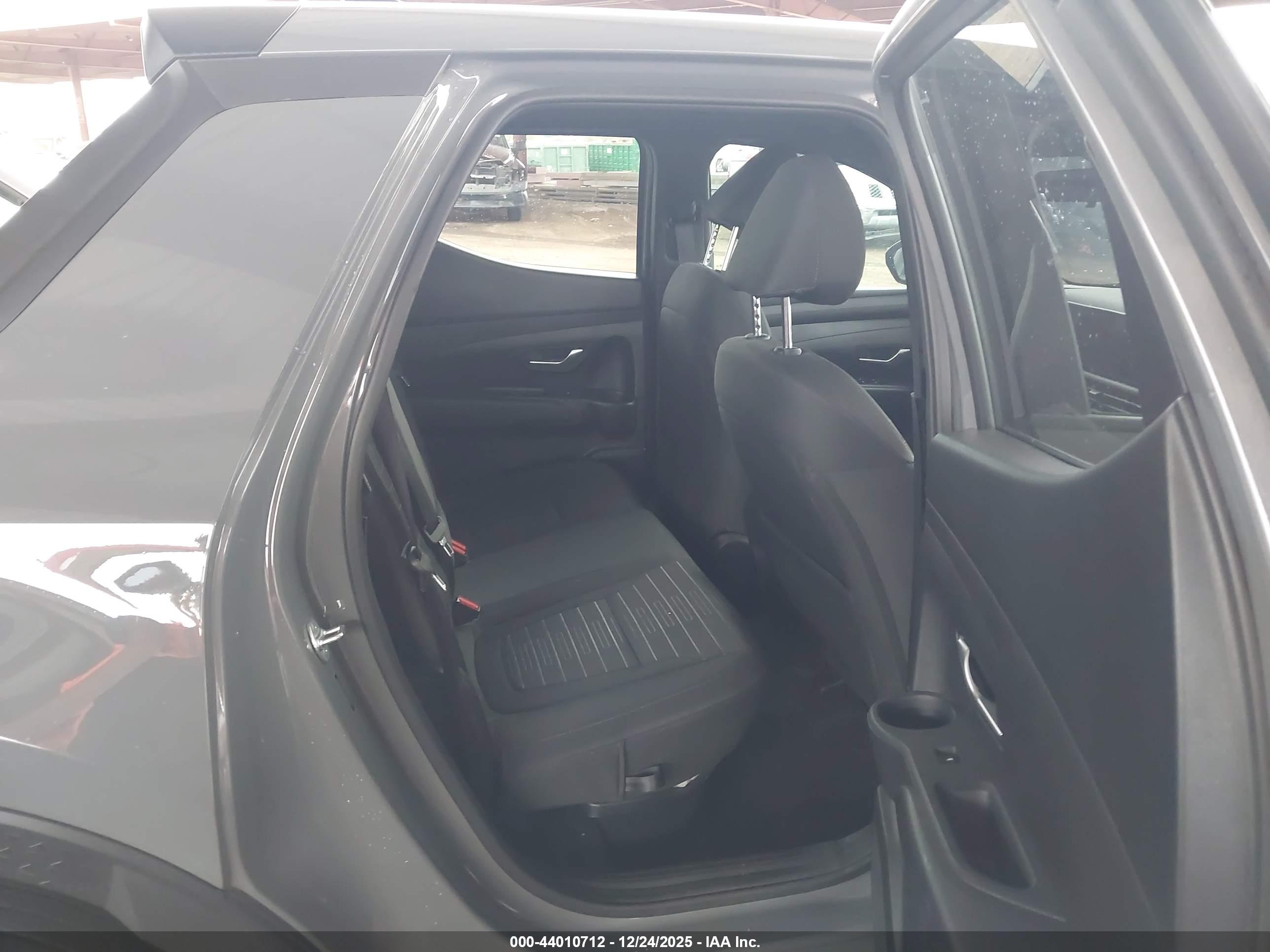 HYUNDAI SANTA image 8