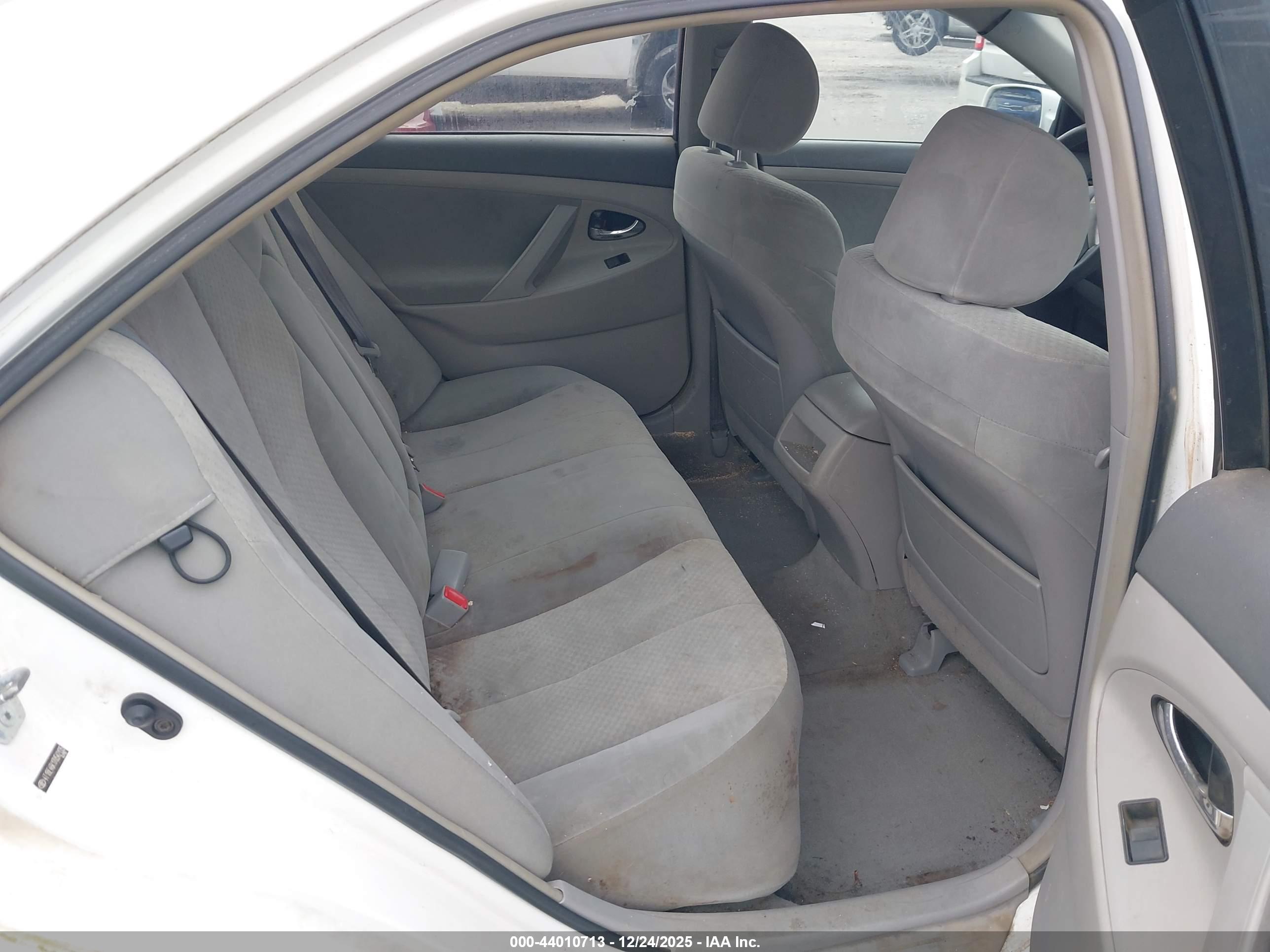 TOYOTA CAMRY image 8