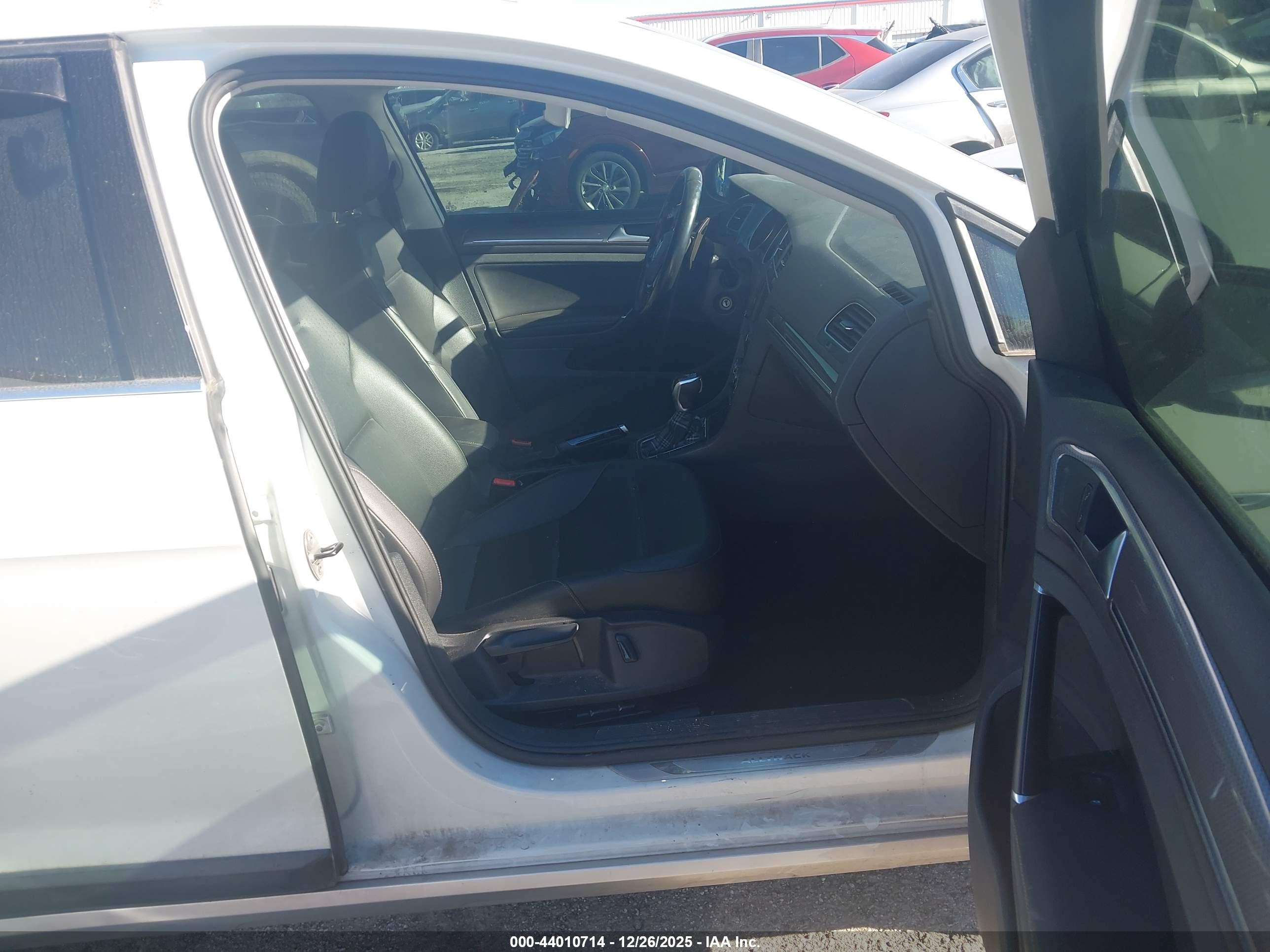 VOLKSWAGEN GOLF image 5
