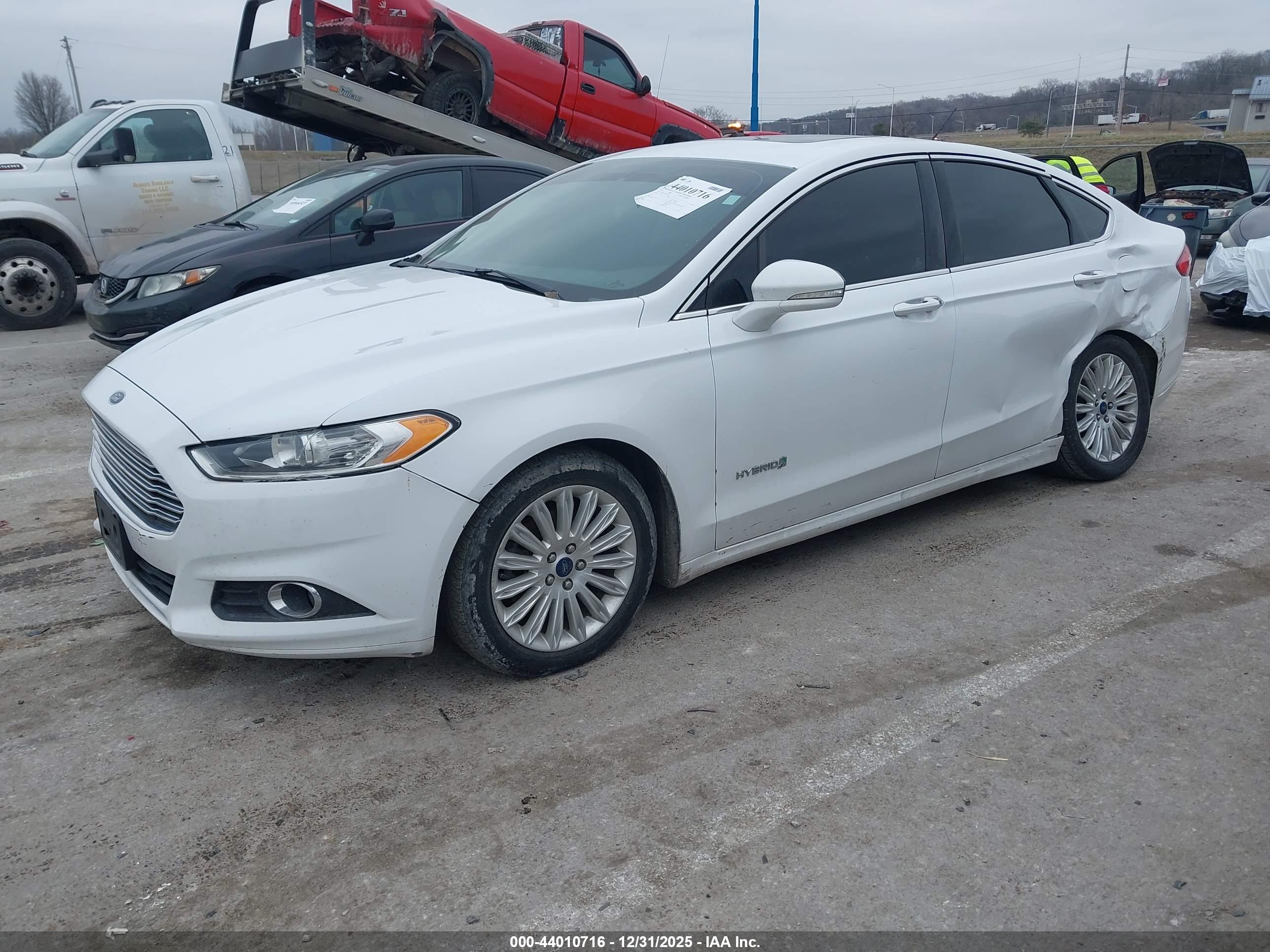 FORD FUSION image 2