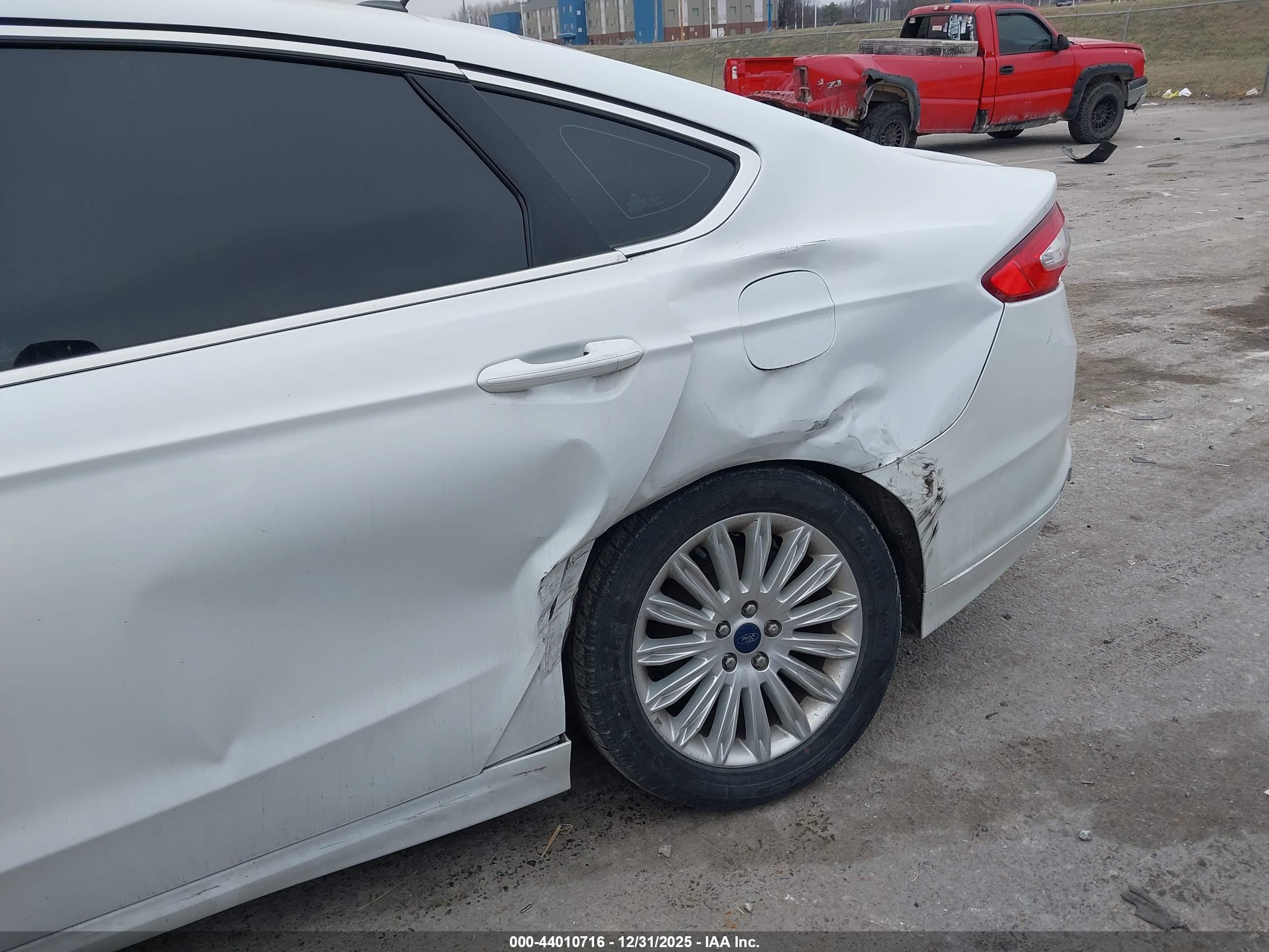 FORD FUSION image 6