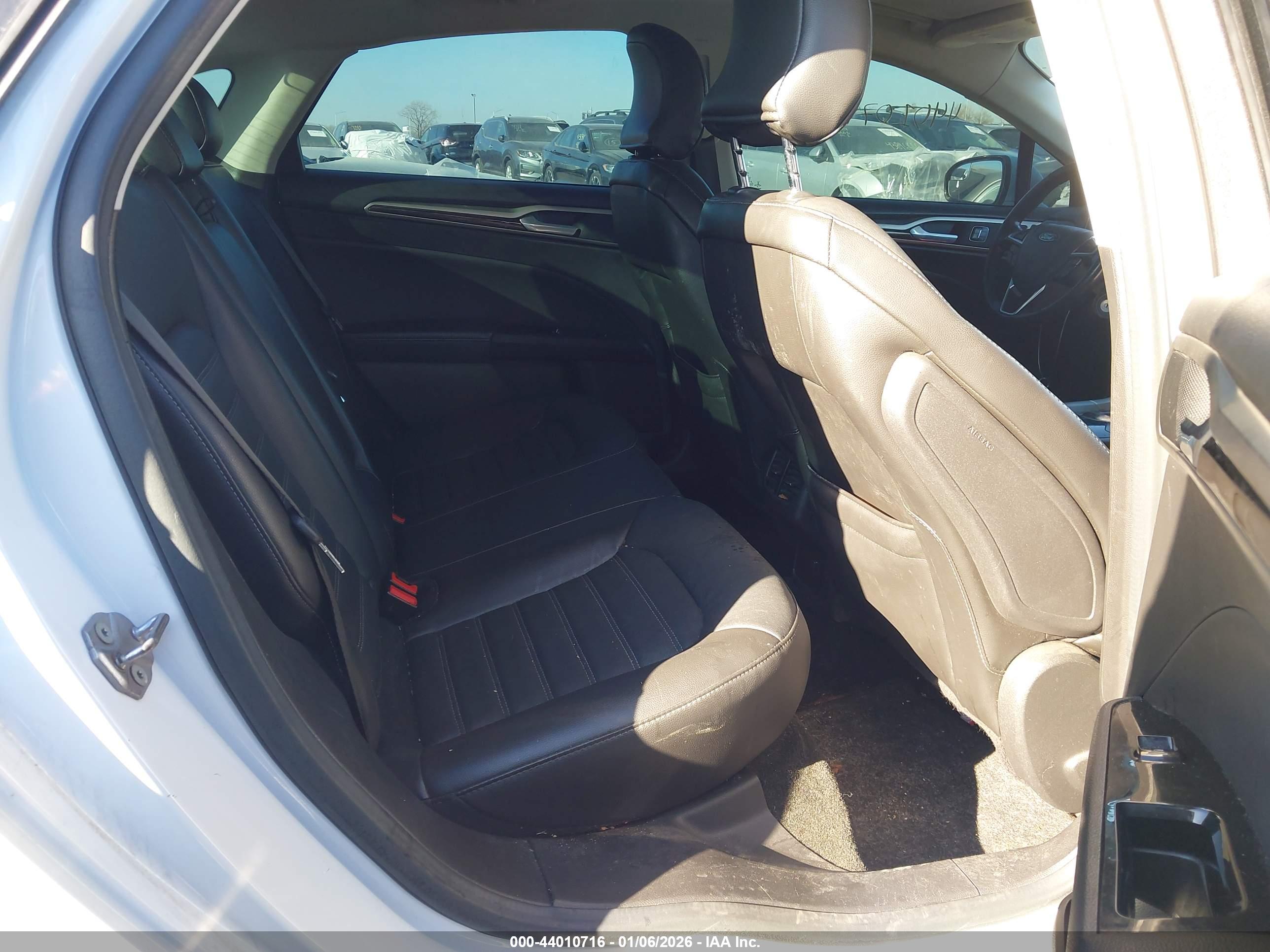 FORD FUSION image 8