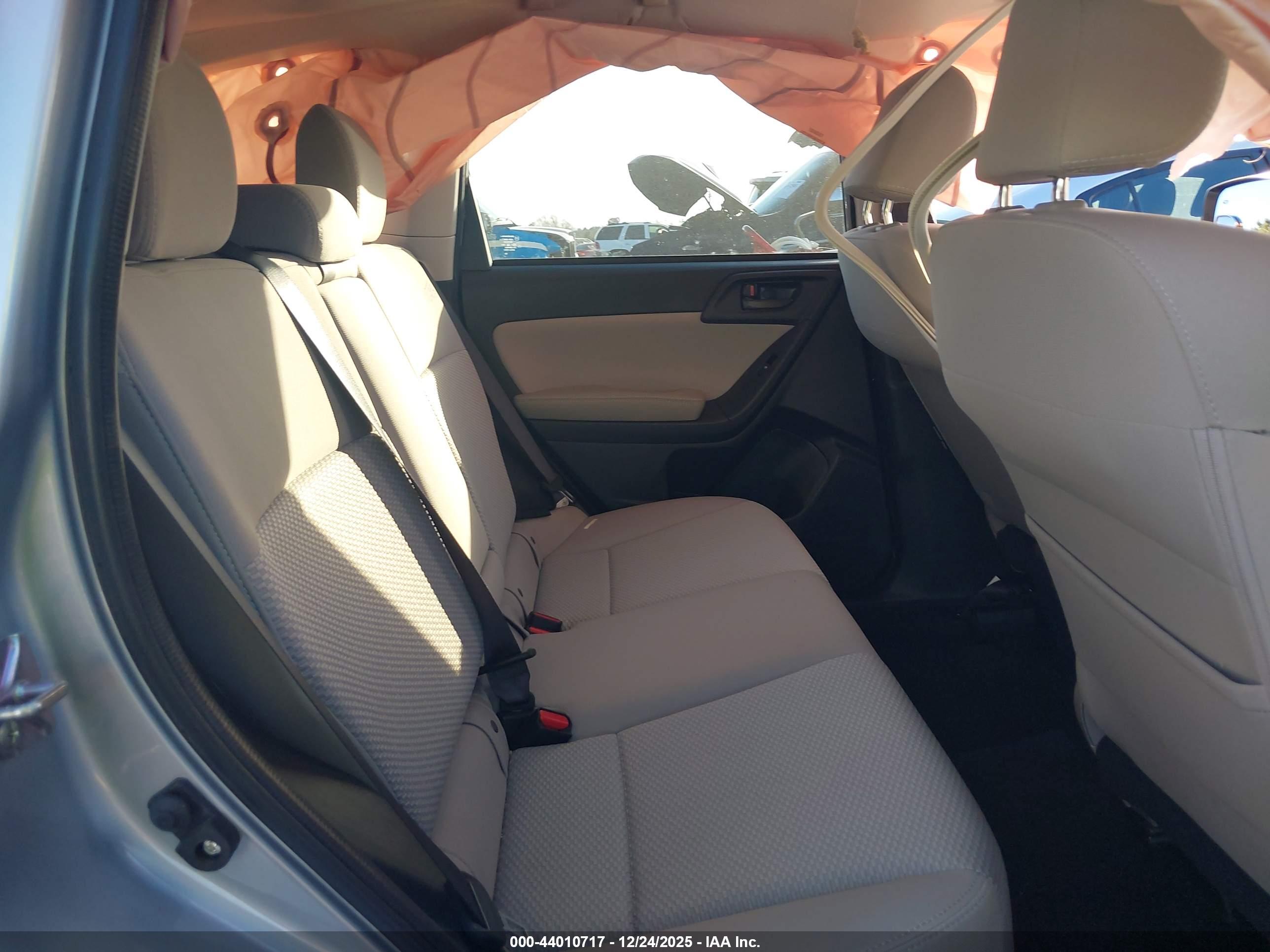 SUBARU FORESTER image 8