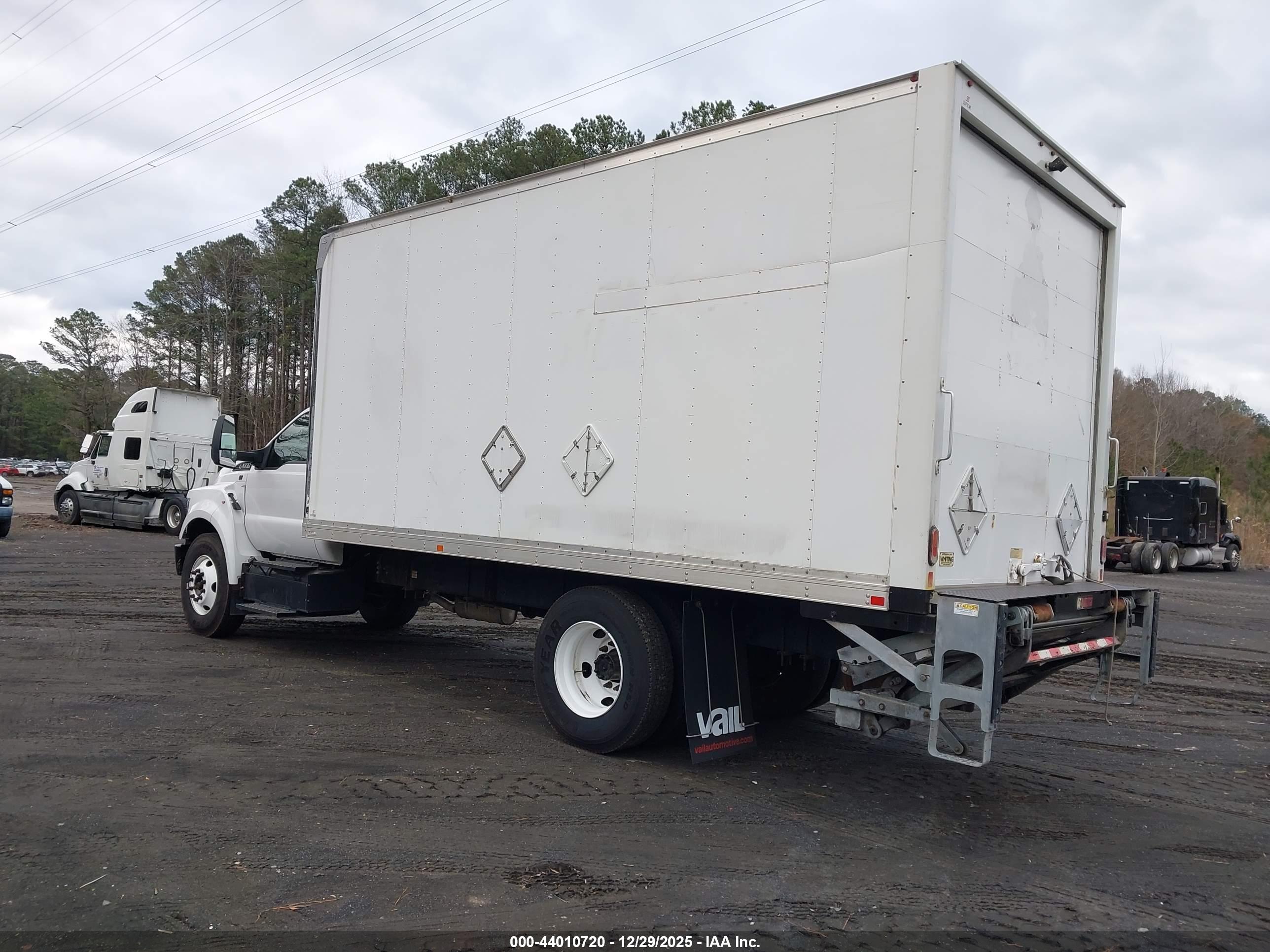 FORD F-650 image 3