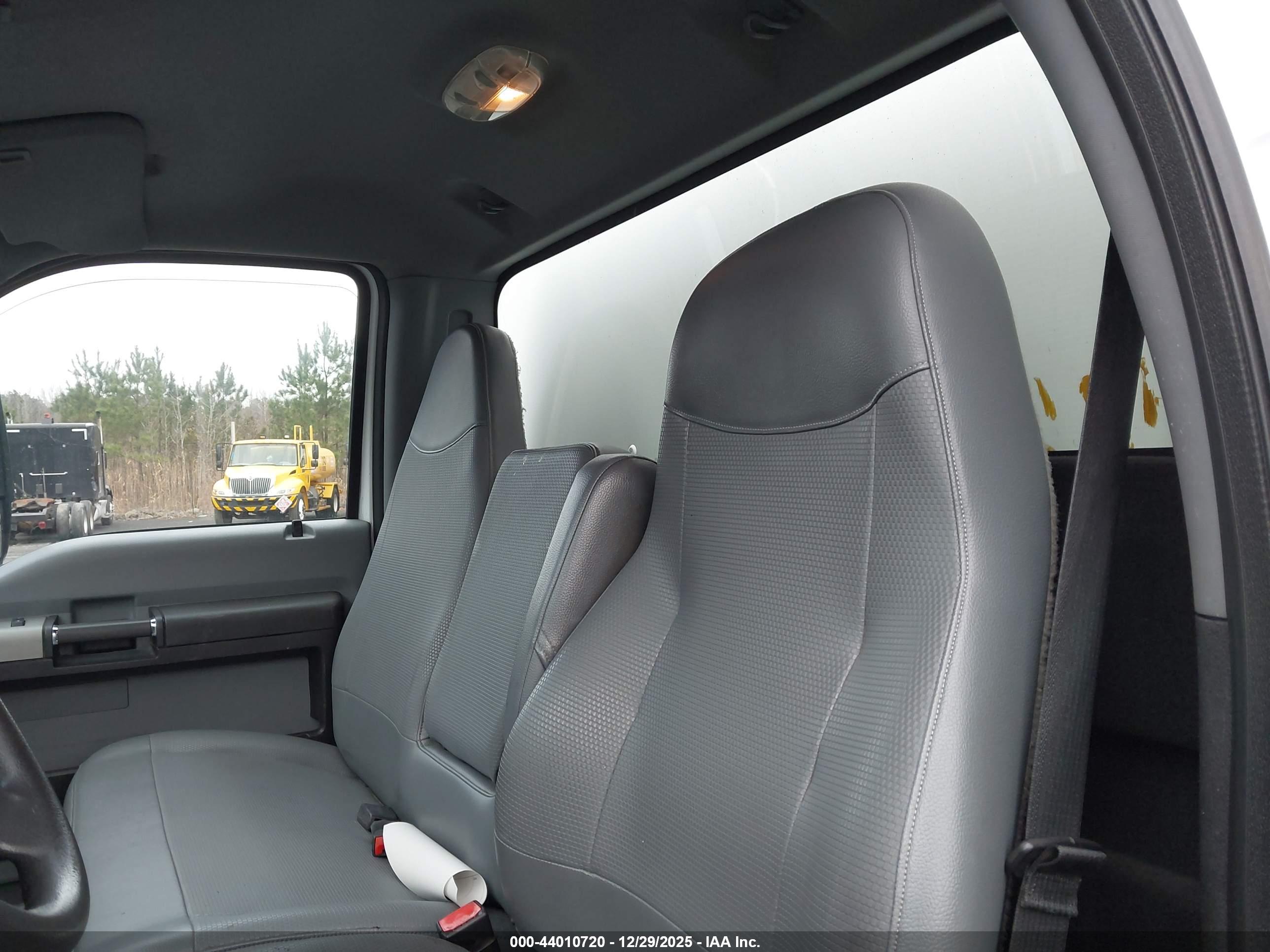 FORD F-650 image 8