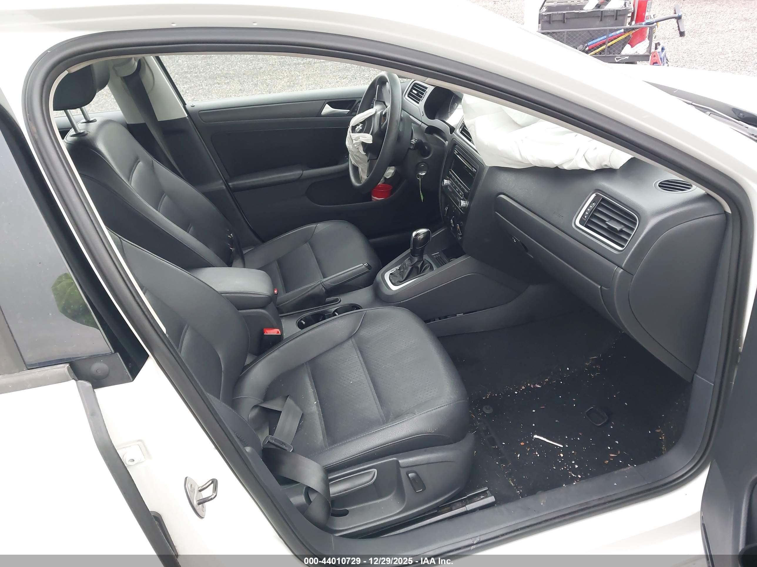 VOLKSWAGEN JETTA image 5