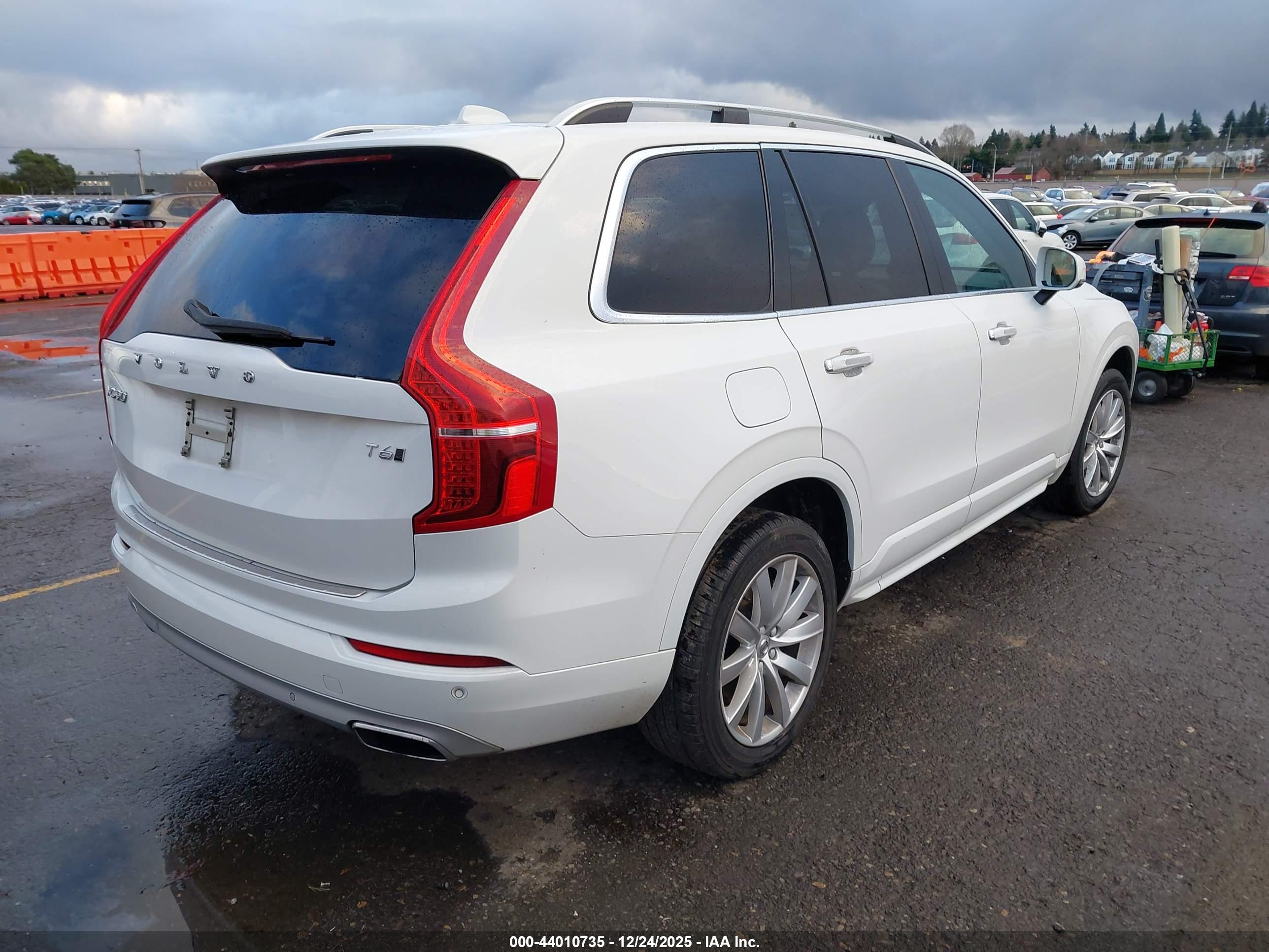 VOLVO XC90 image 4